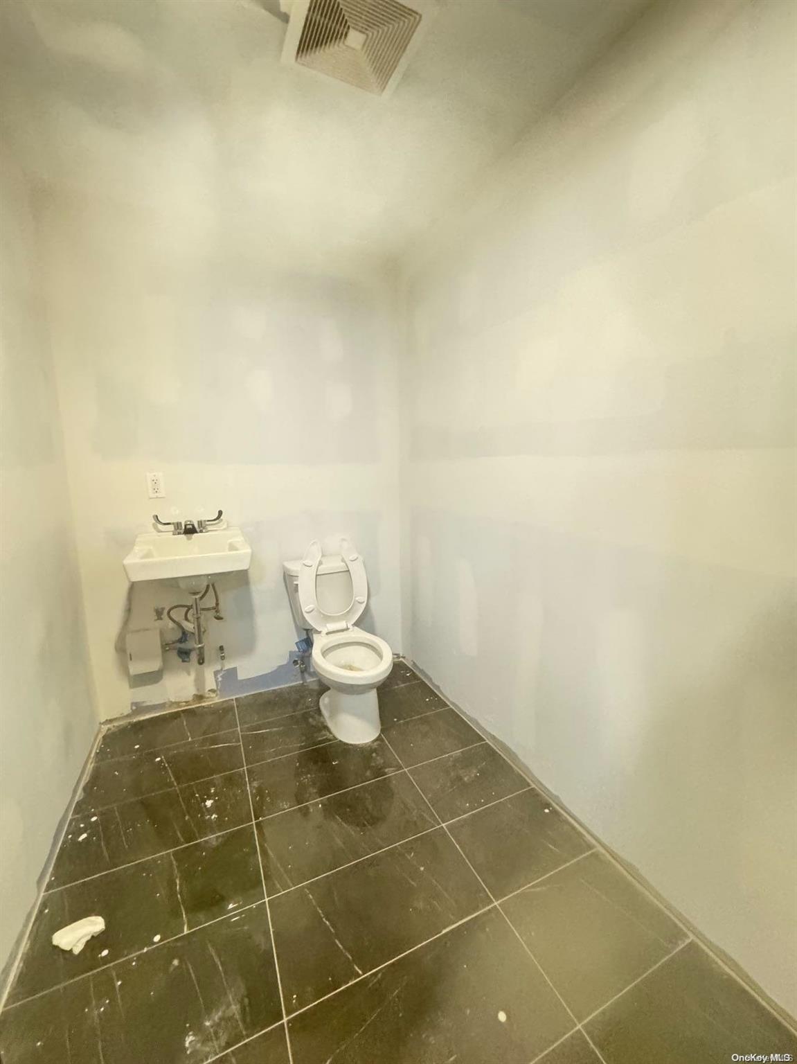 64-16 Wetherole Street Property Photo 3
