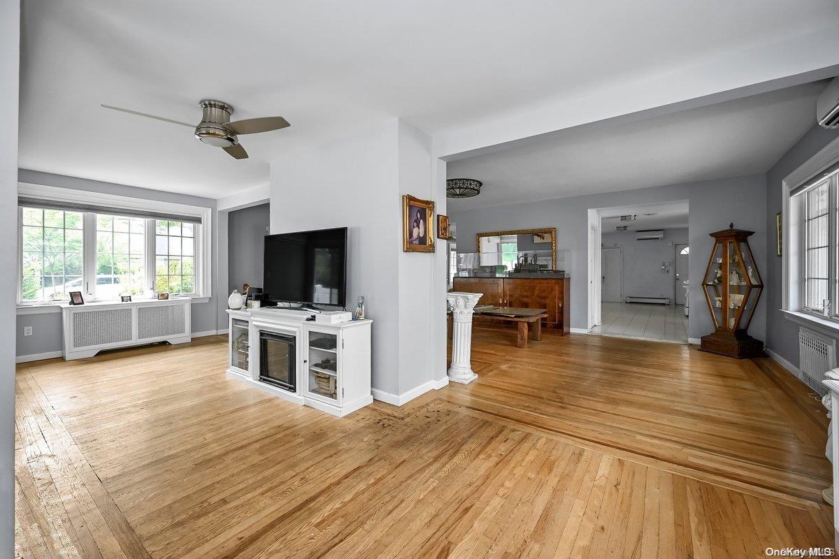207-15 39th Avenue Property Photo 5