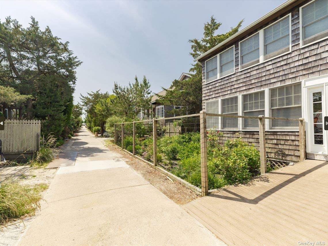993 Surfview Walk Property Photo 2