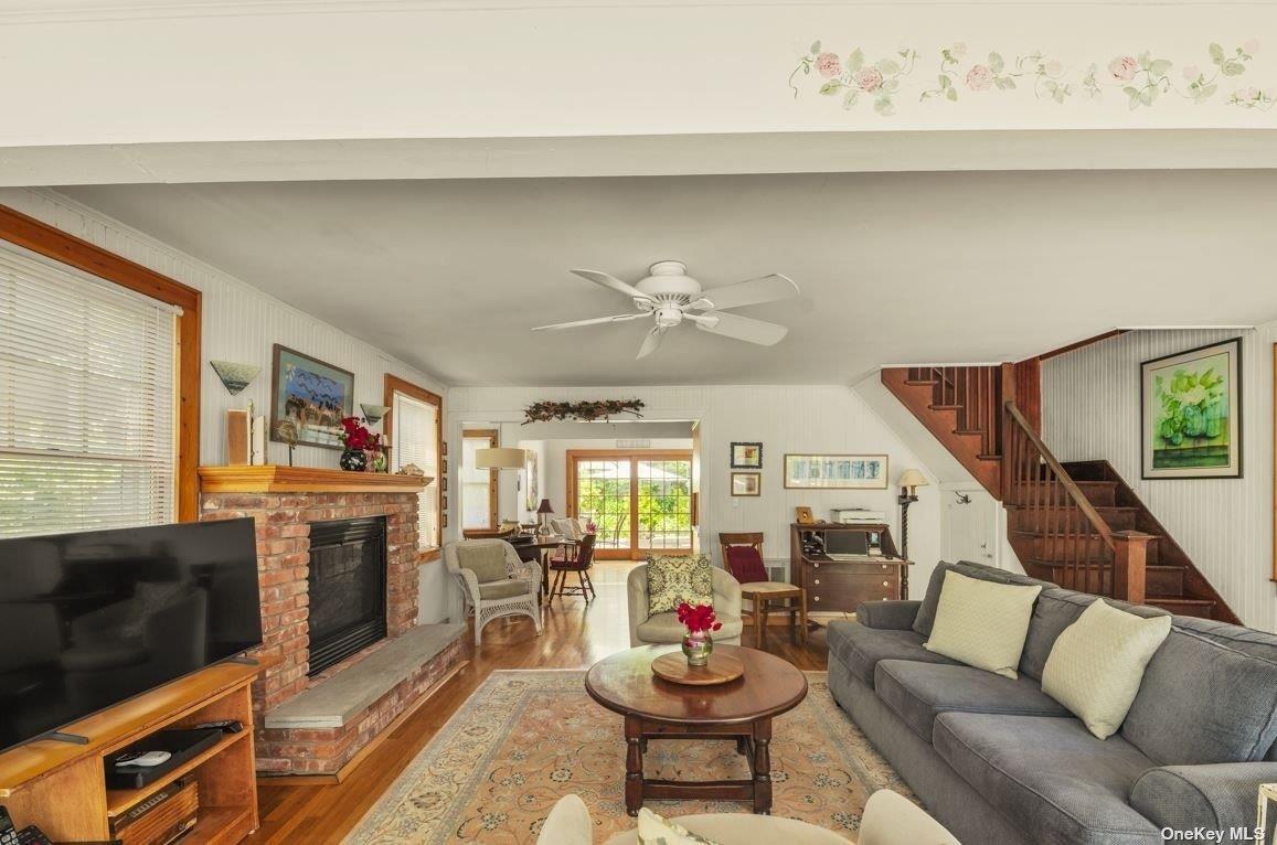 993 Surfview Walk Property Photo 4