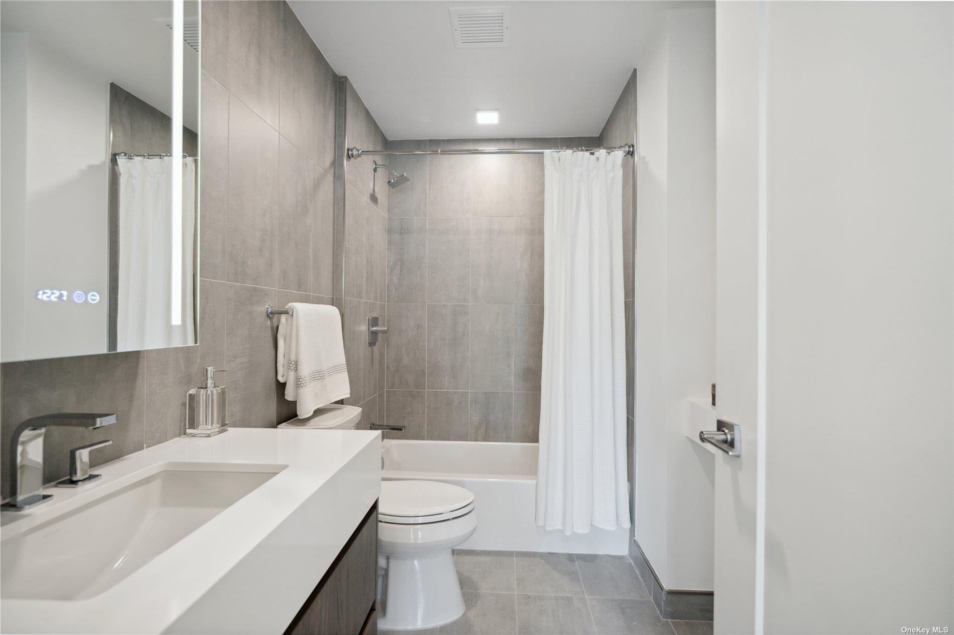 218 Middle Neck Road 111 Property Photo 21