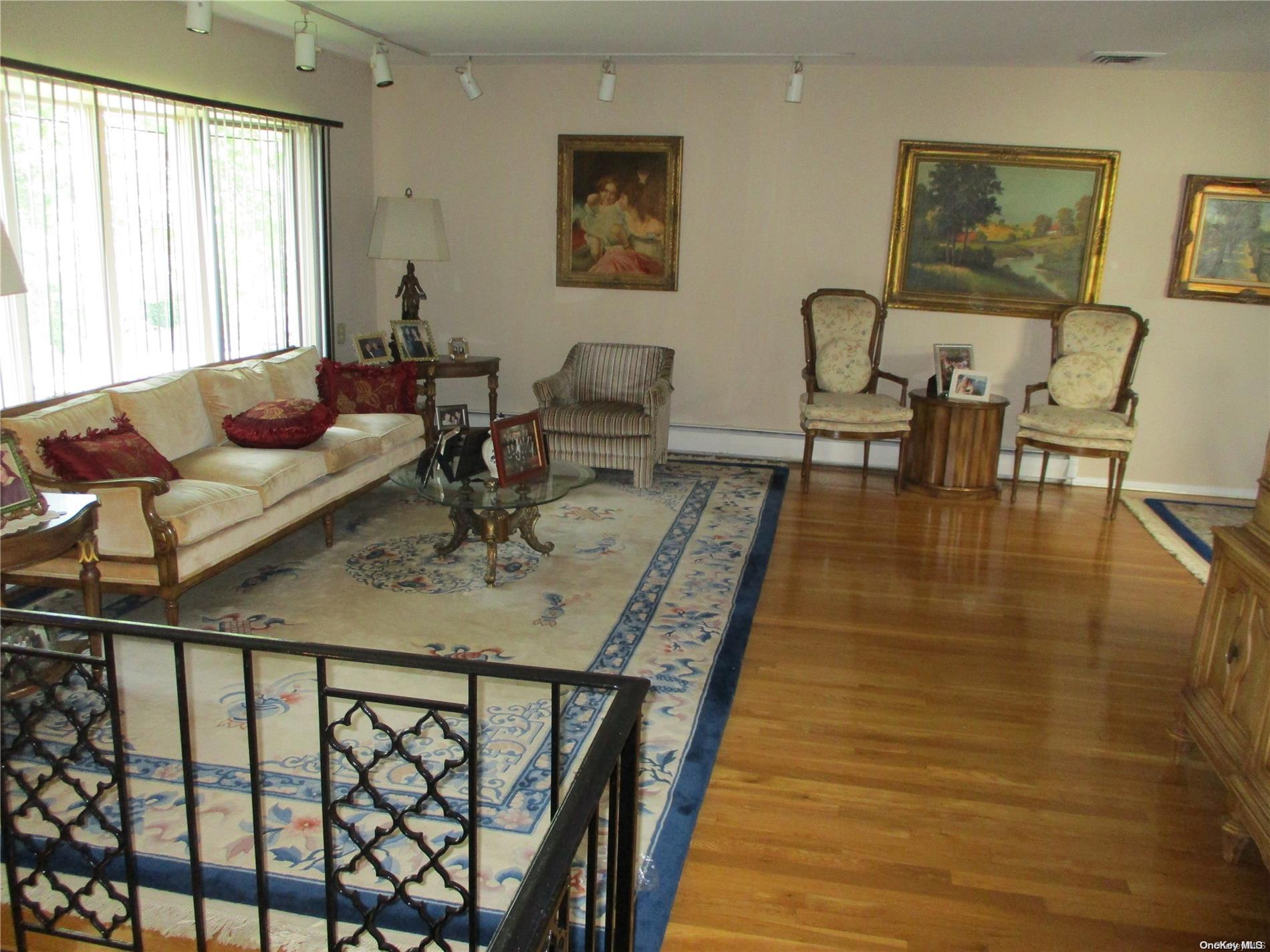 750 University Street Property Photo 6
