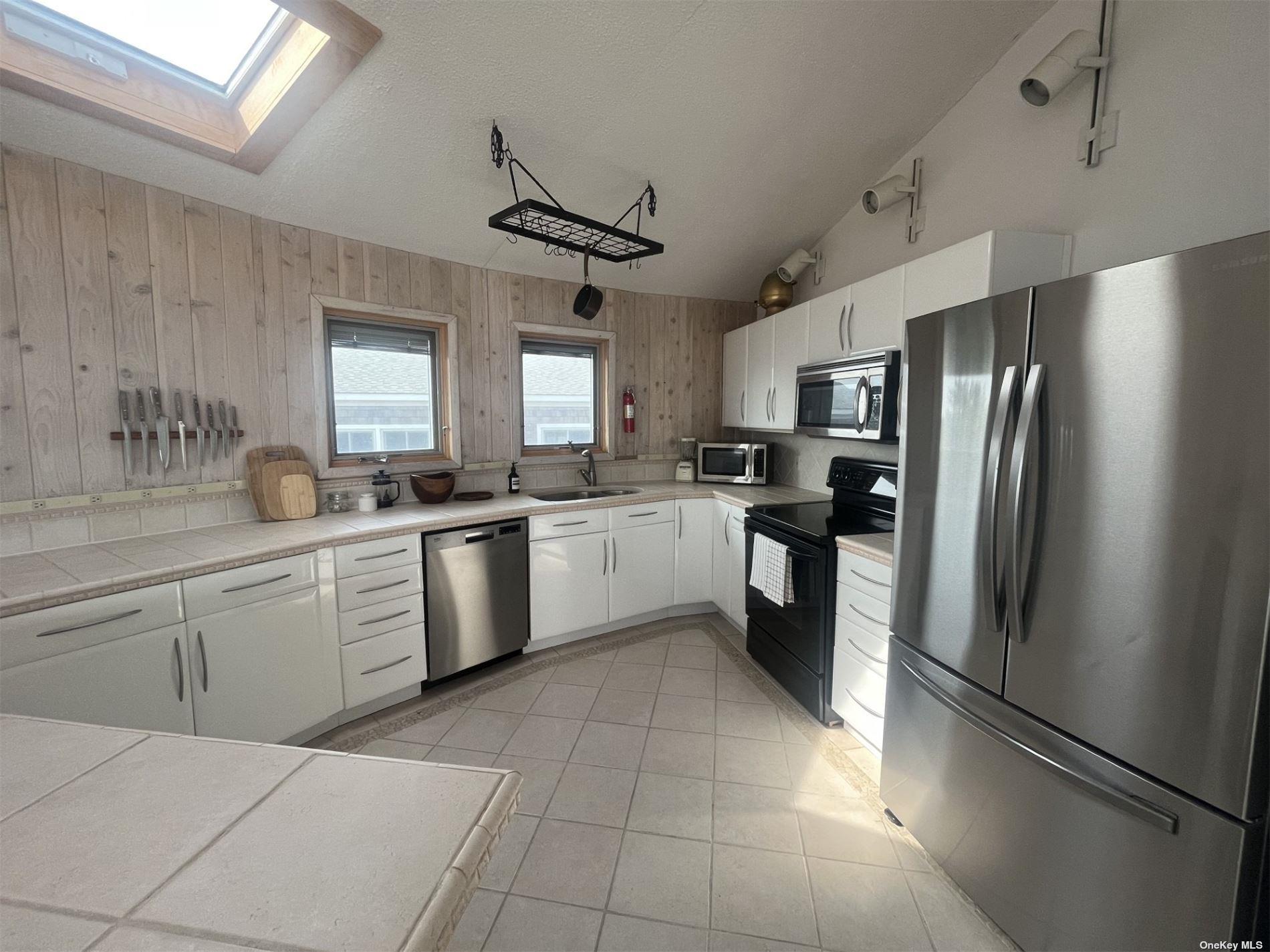 85 Bungalow Walk Property Photo 2