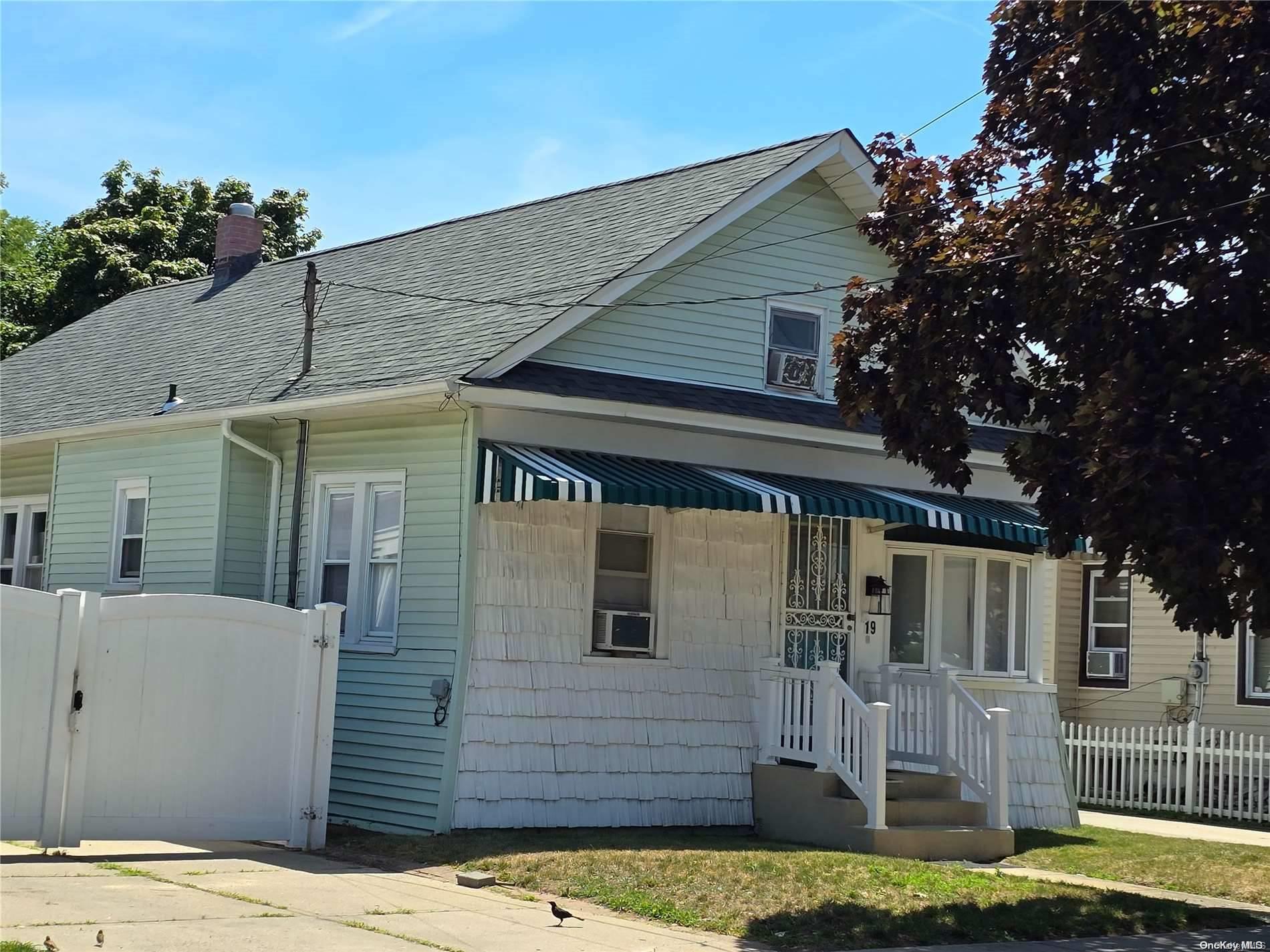 19 Independence Avenue Property Photo 4