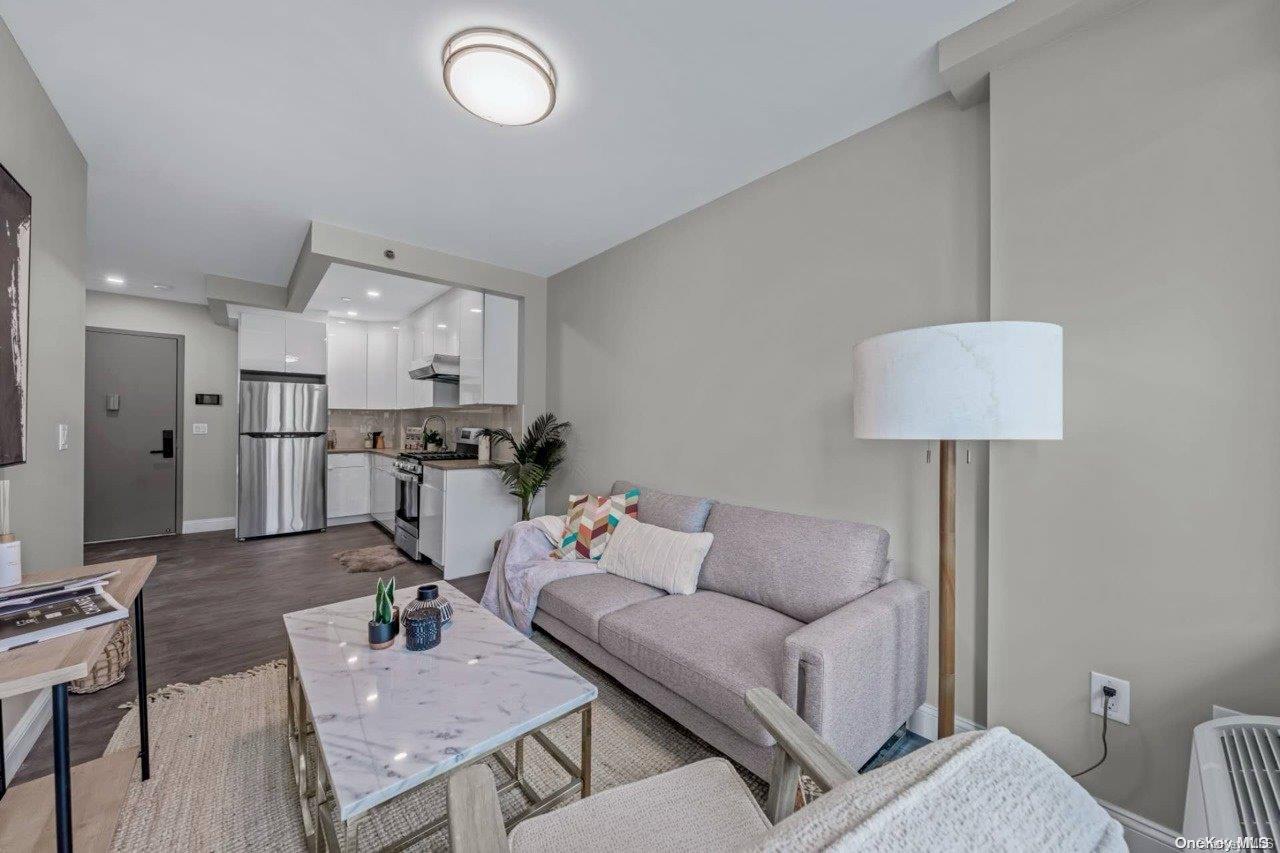 163-07 72 Avenue 4e Property Photo 2