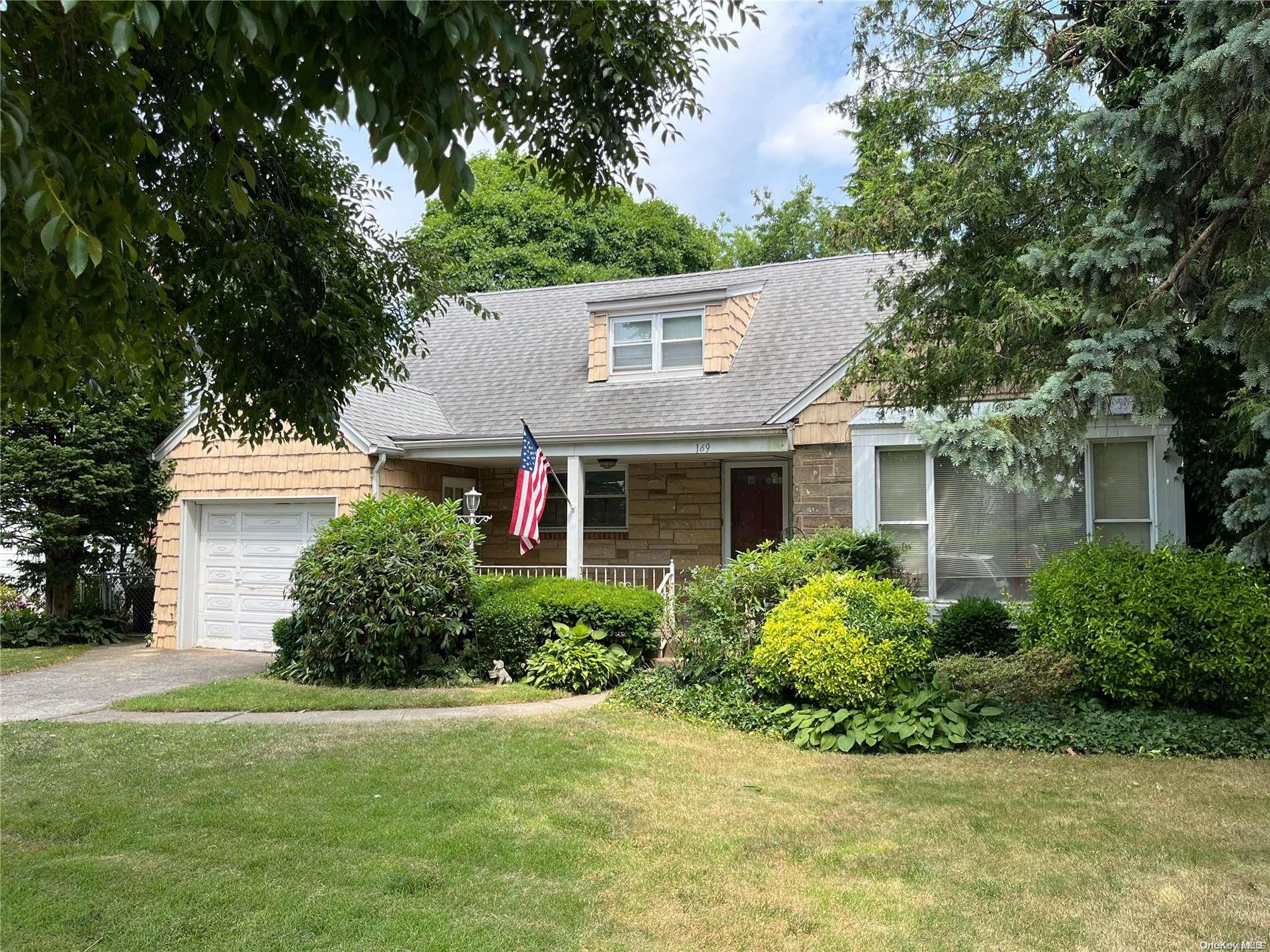 169 Patton Boulevard Property Photo 3