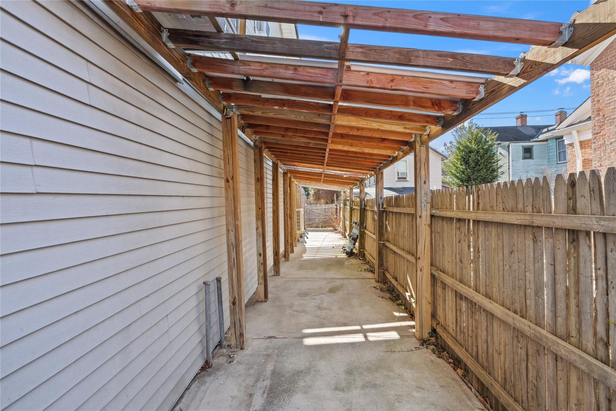 253 Sea Cliff Avenue Property Photo 6