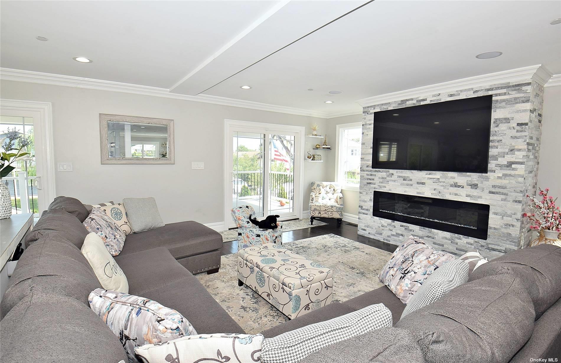 46 E Fulton Street Property Photo 5