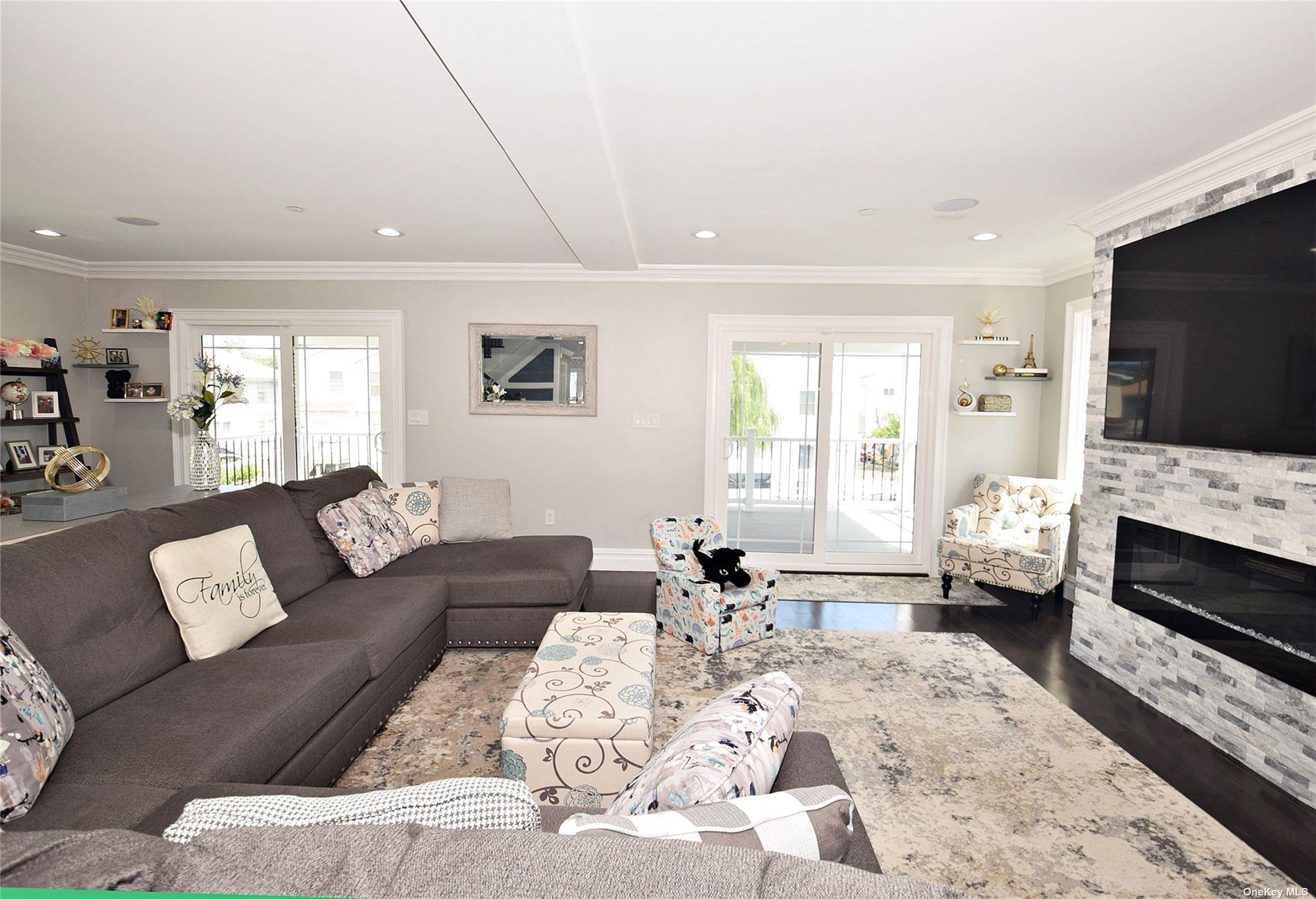 46 E Fulton Street Property Photo 6