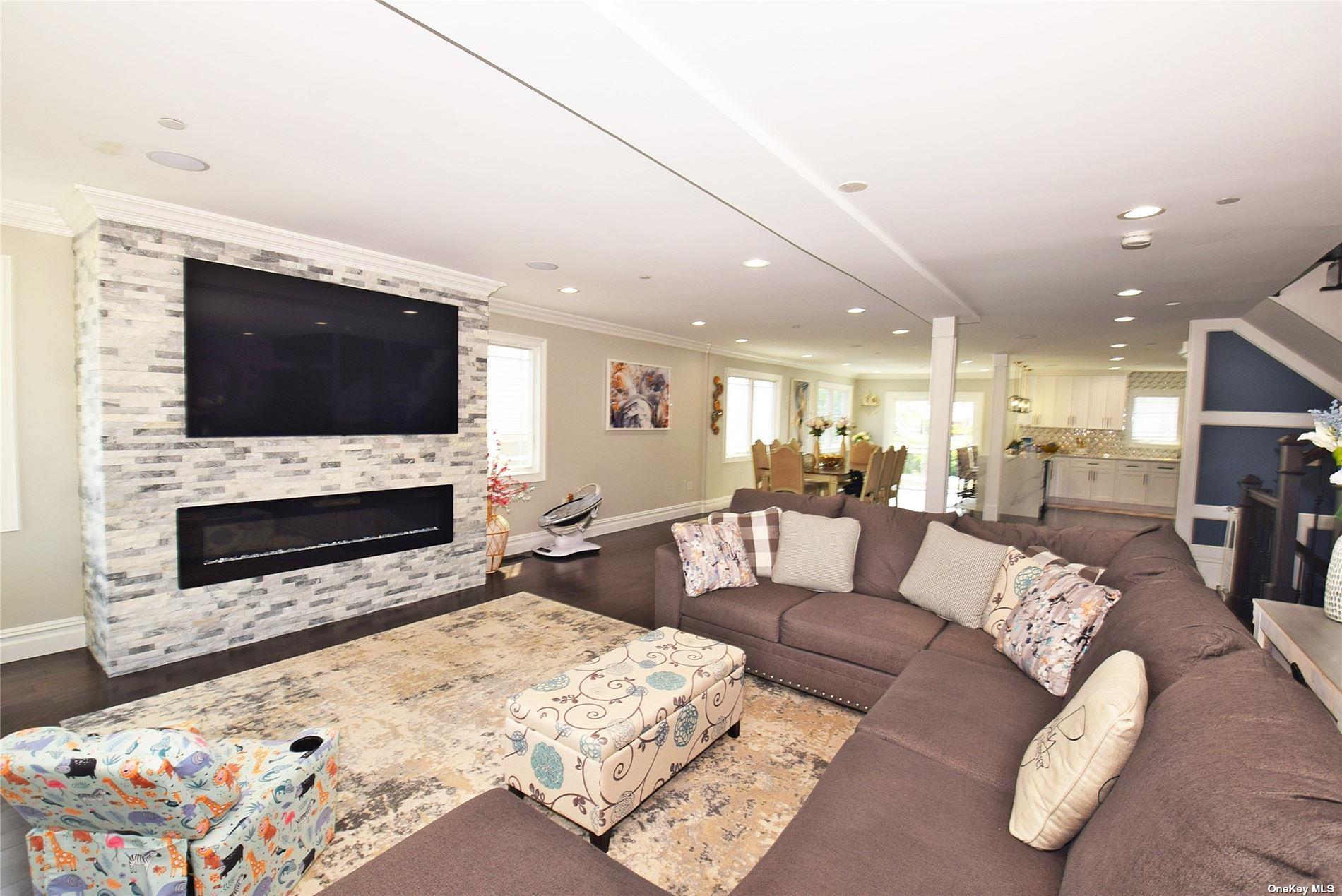 46 E Fulton Street Property Photo 17