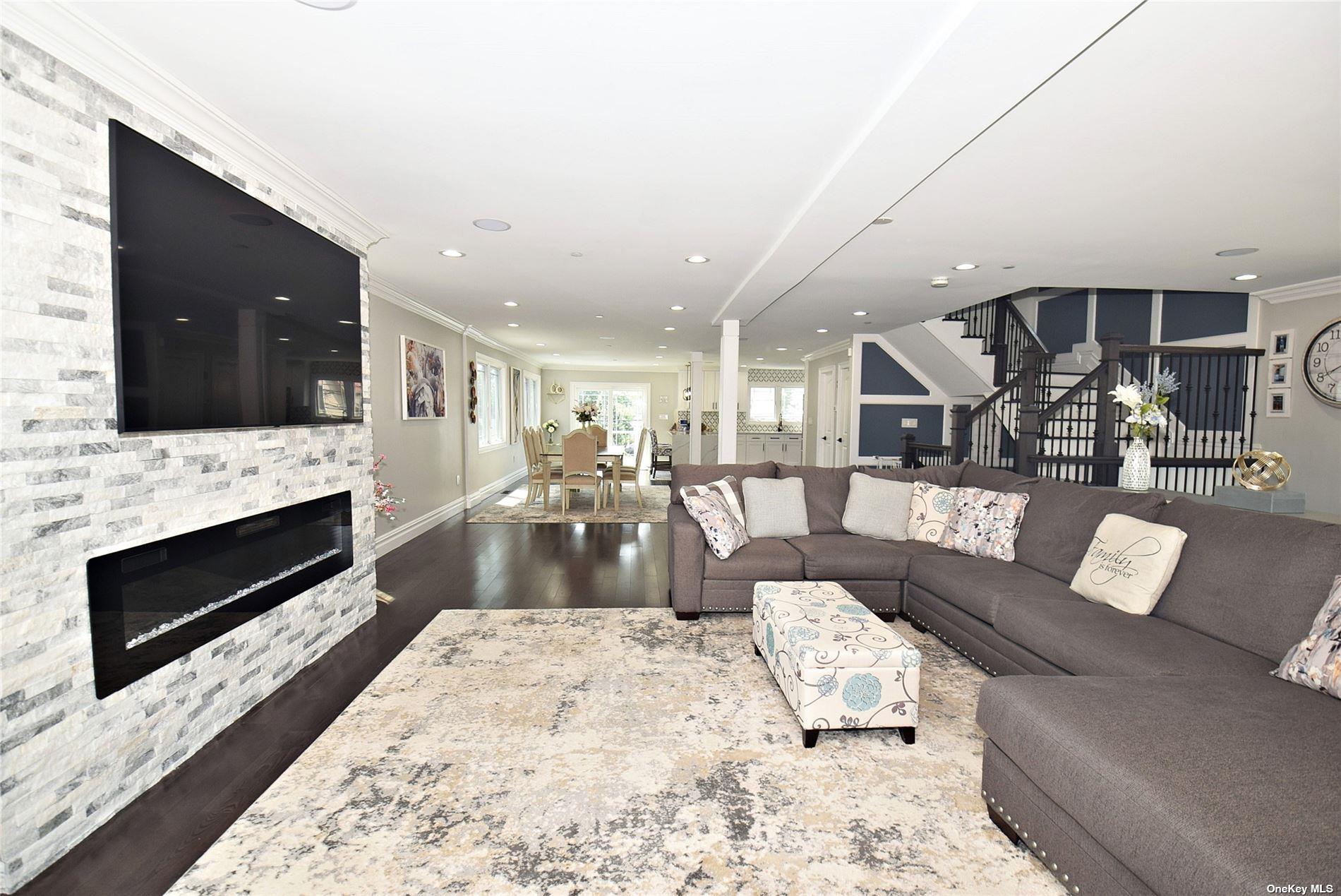 46 E Fulton Street Property Photo 18