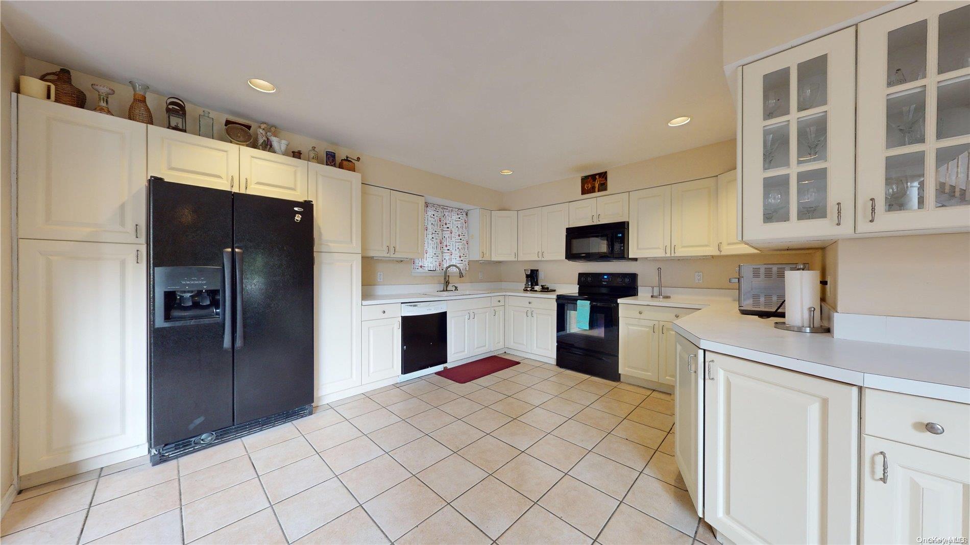 28 Club Lane Property Photo 7