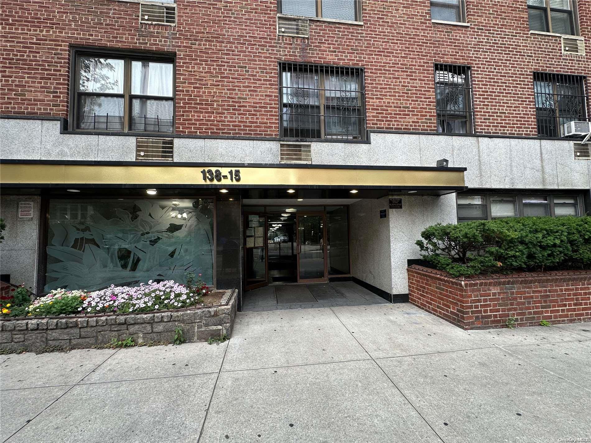 138 15 Franklin Ave Real Estate Listings Main Image