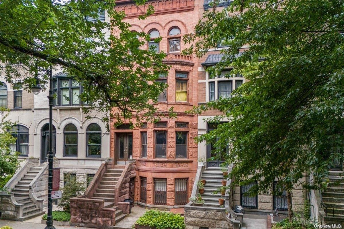 59 Midwood Street Property Photo