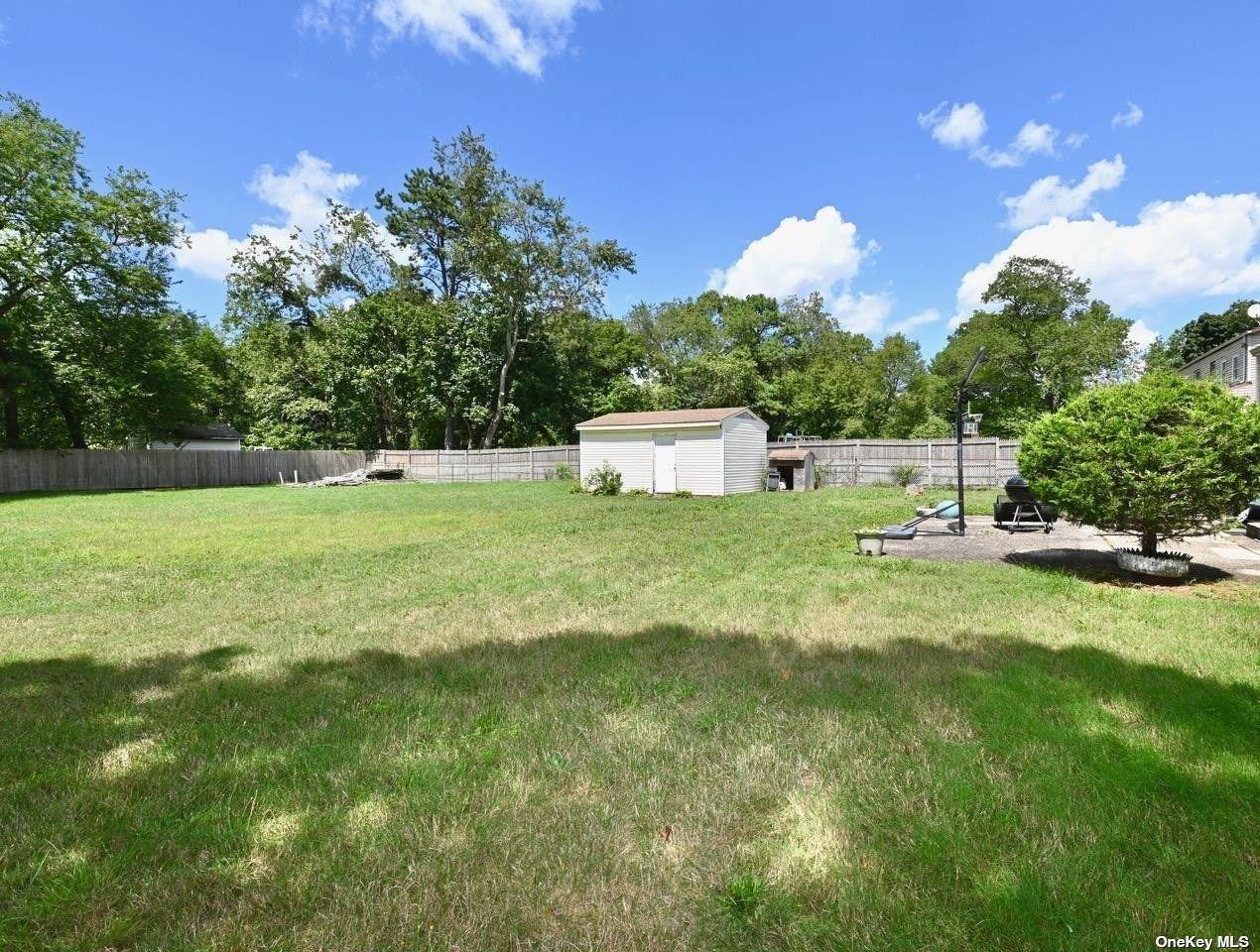 1150 Connetquot Avenue Property Photo 2