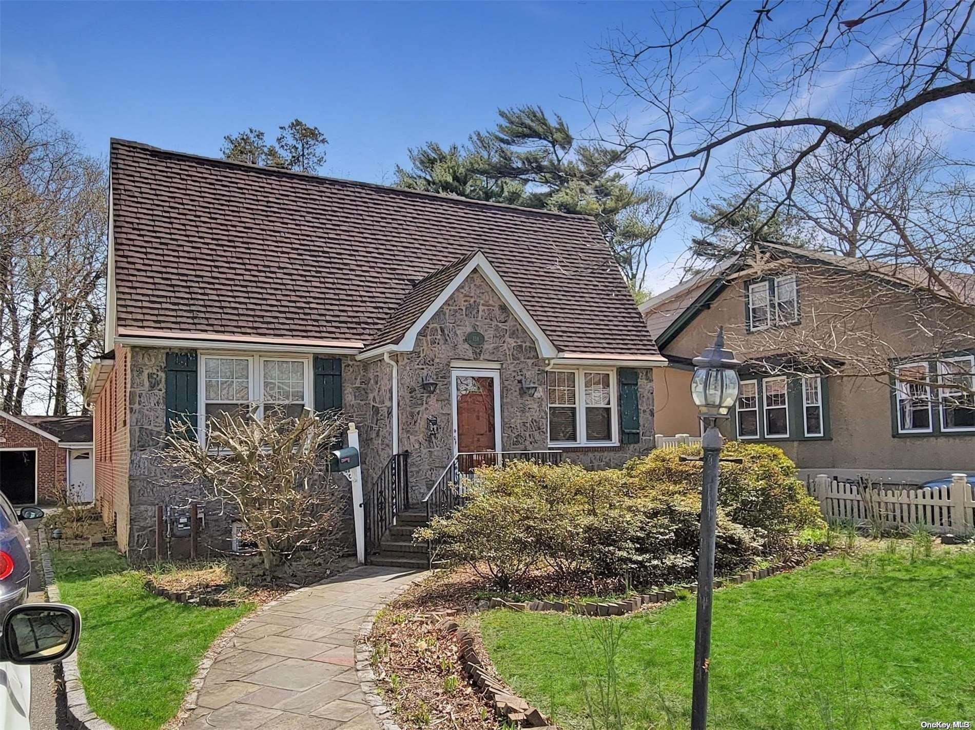 138 Hewlett Avenue Property Photo
