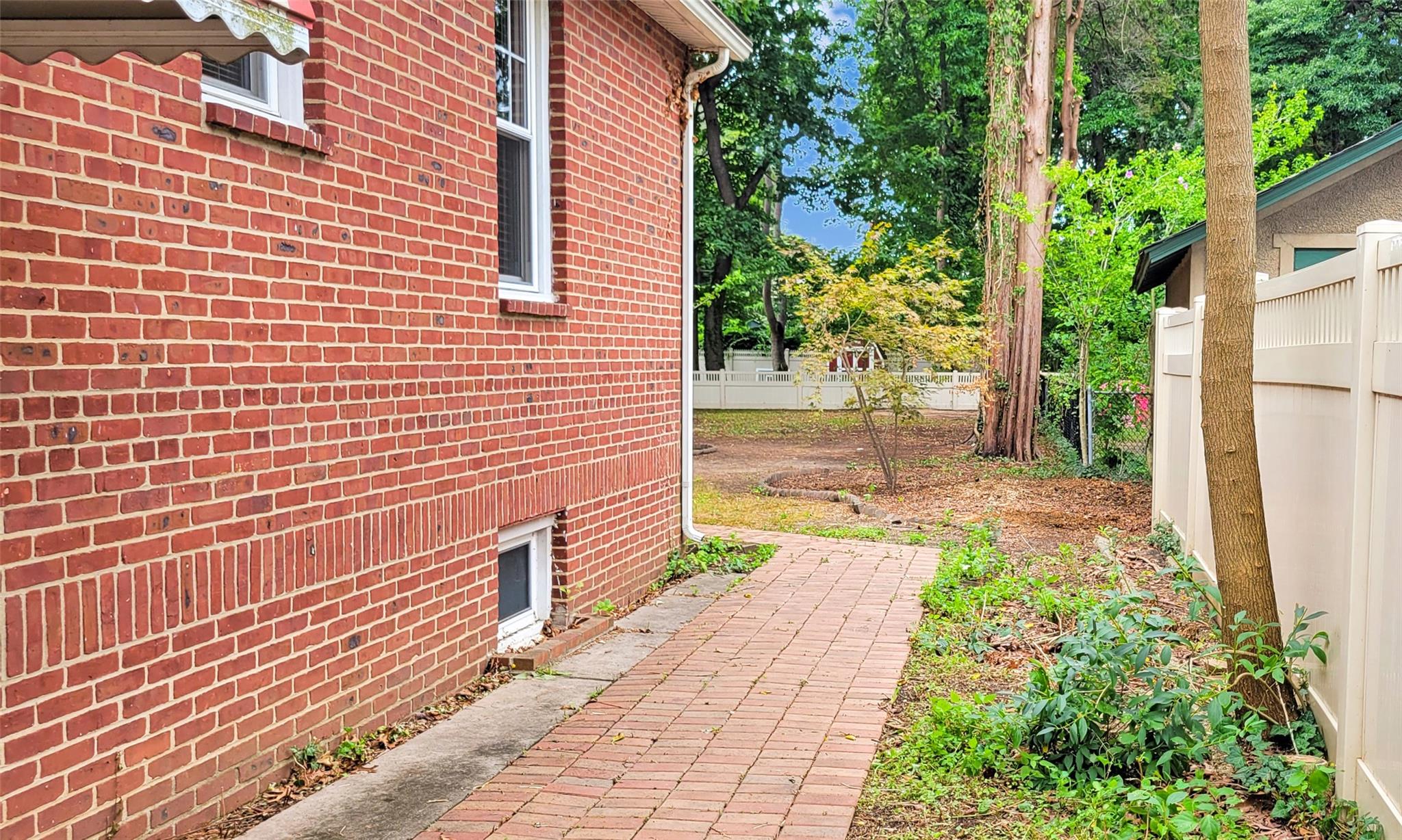 138 Hewlett Avenue Property Photo 16