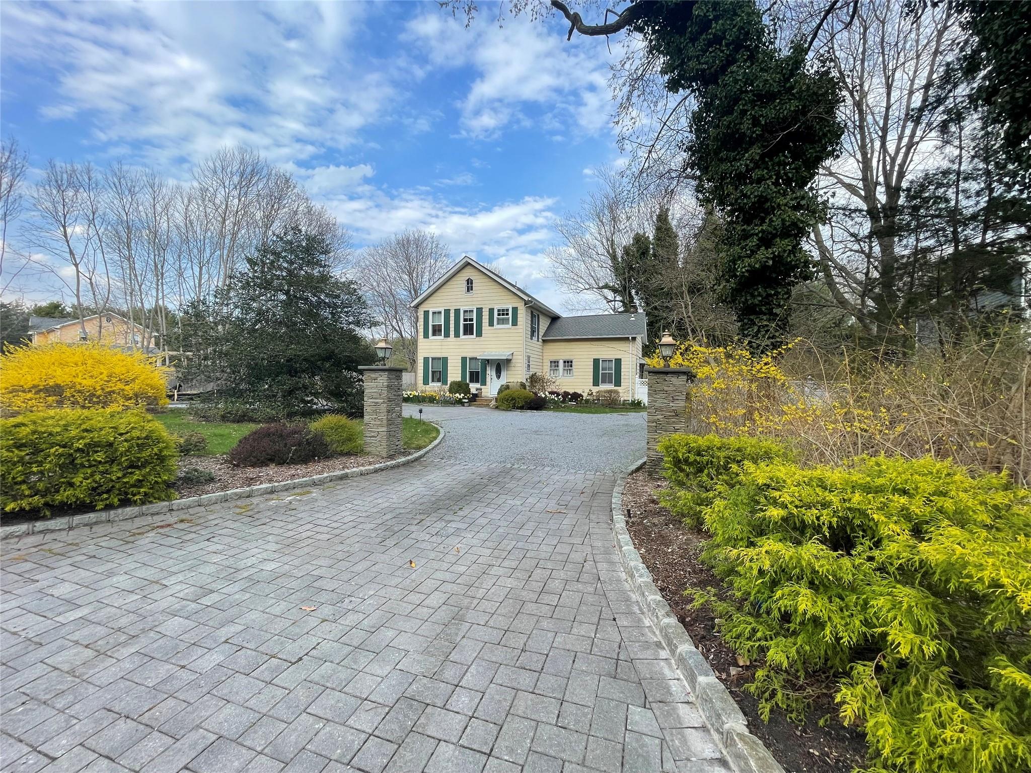 190 S Country Road Property Photo 2