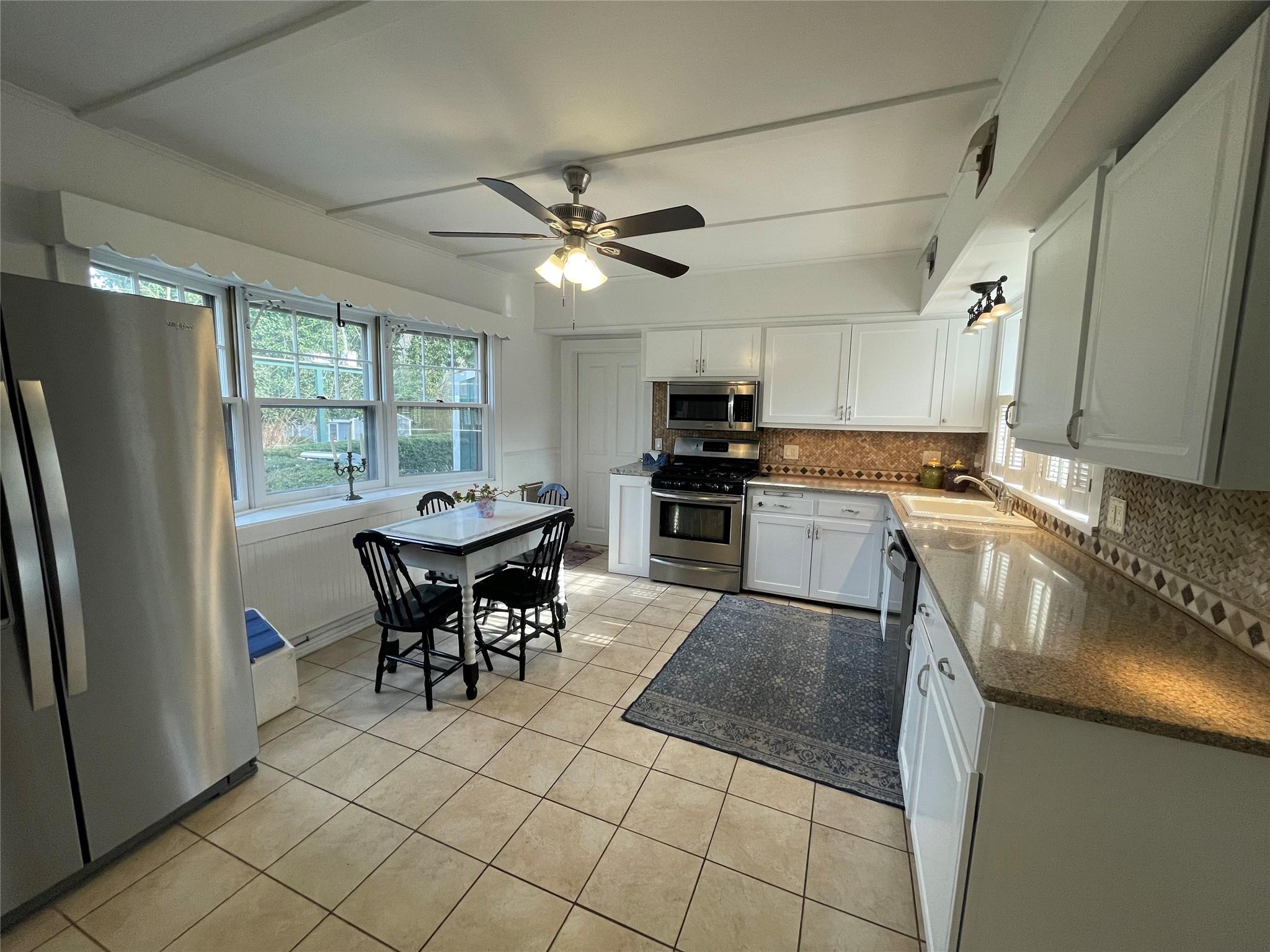 190 S Country Road Property Photo 4
