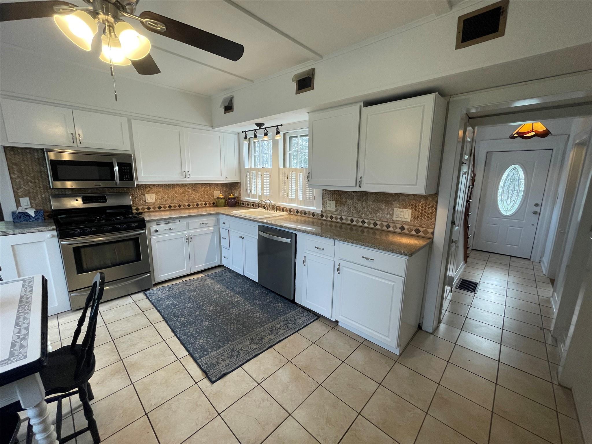 190 S Country Road Property Photo 7