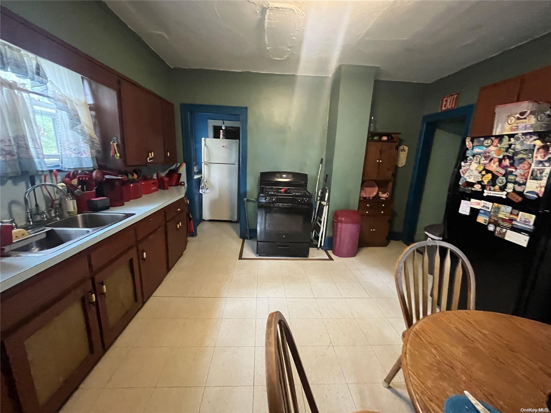 140 Amherst Street Property Photo 8