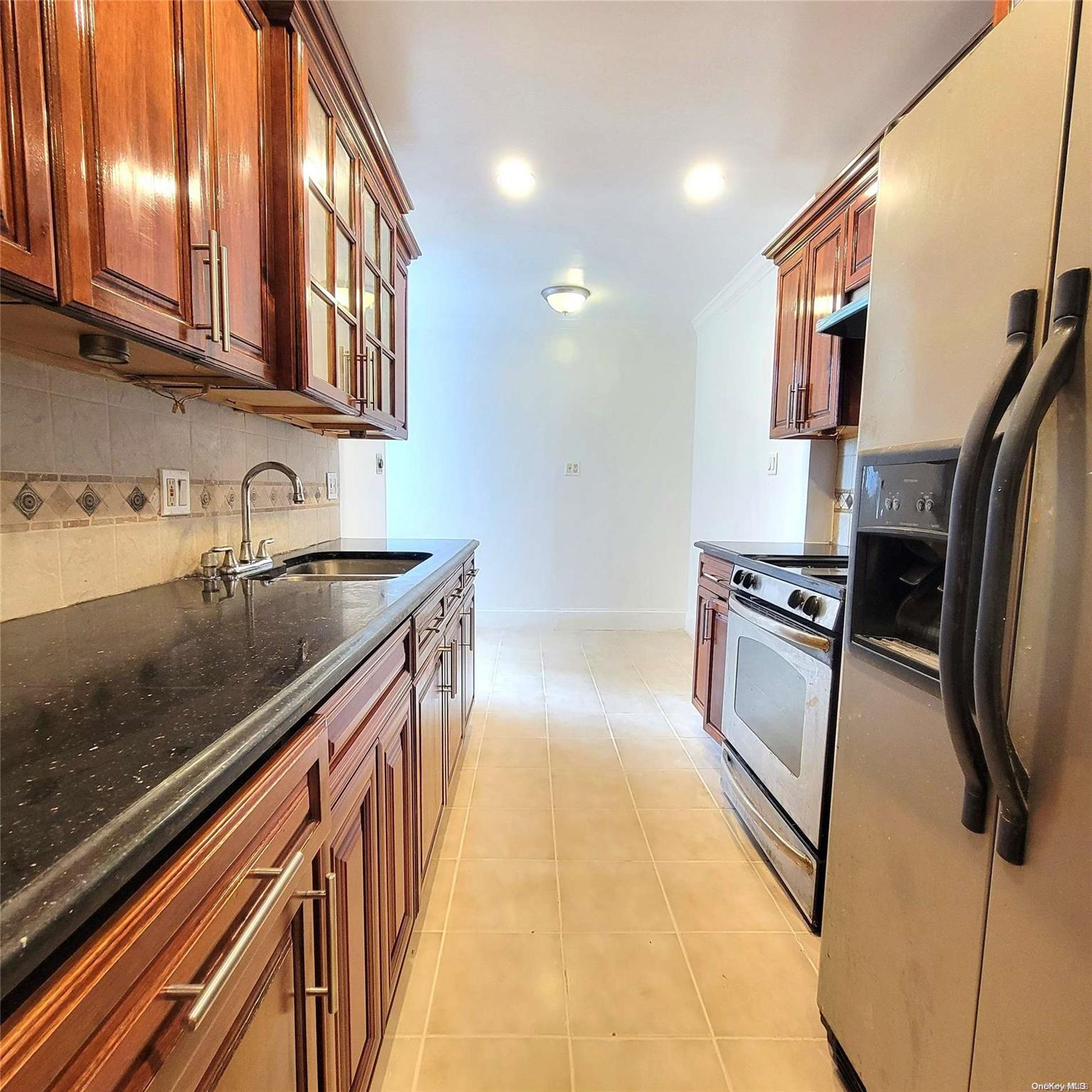 137-40 45 Avenue 3h Property Photo 6