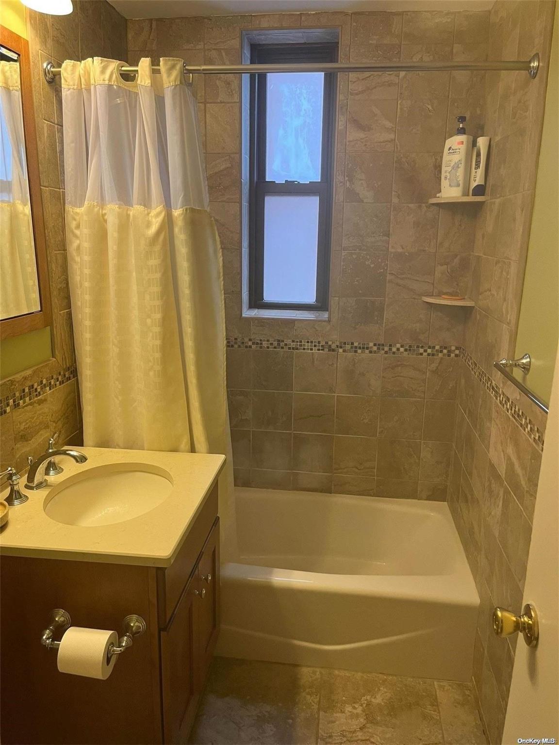 67-71 Yellowstone Boulevard 4c Property Photo 15