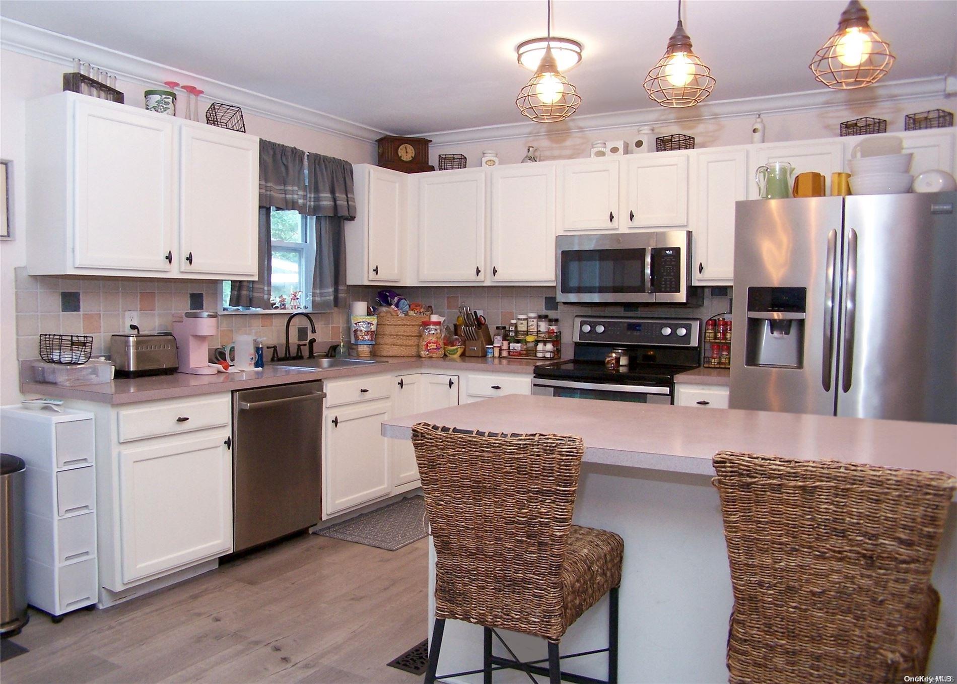 211 Halsey Manor Road Property Photo 4
