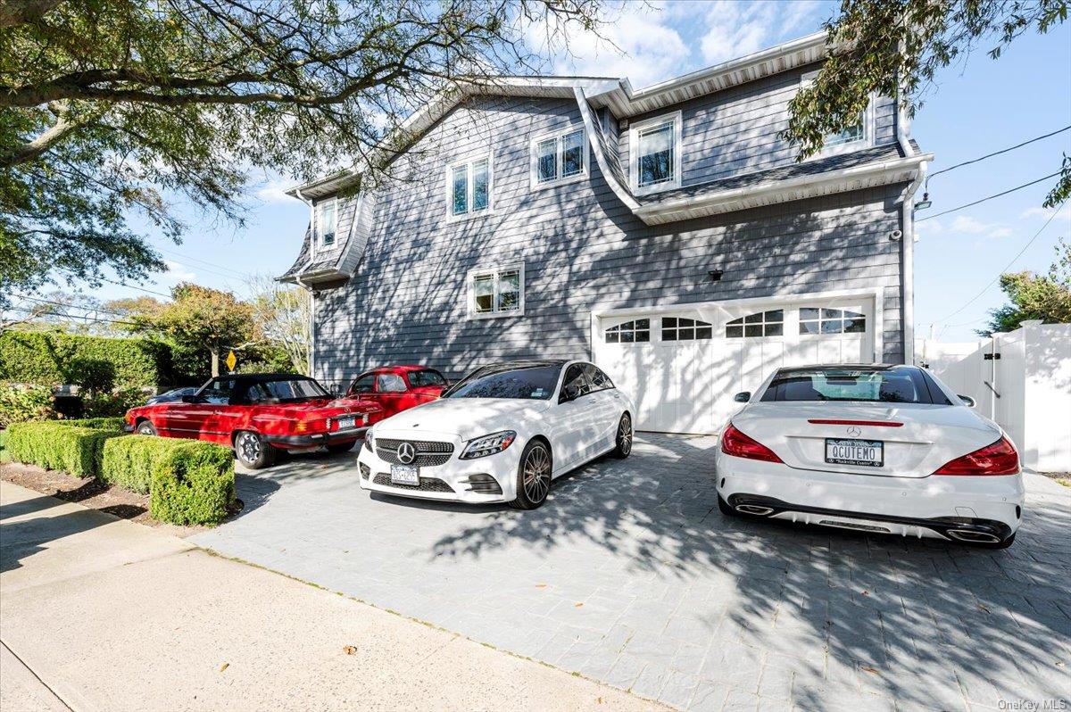 1471 Bay Boulevard Property Photo 4
