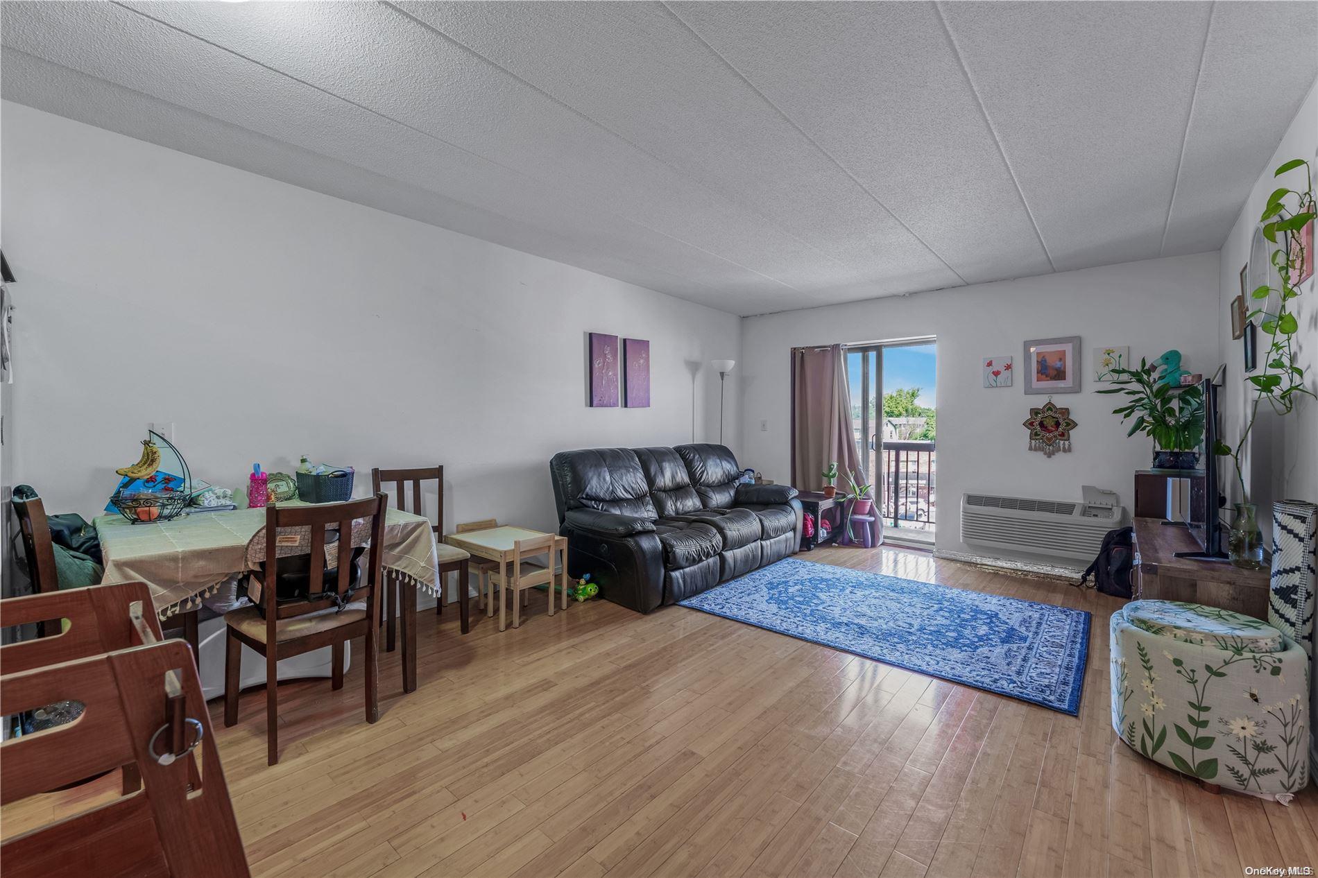 213-02 42 Avenue 4e Property Photo 3