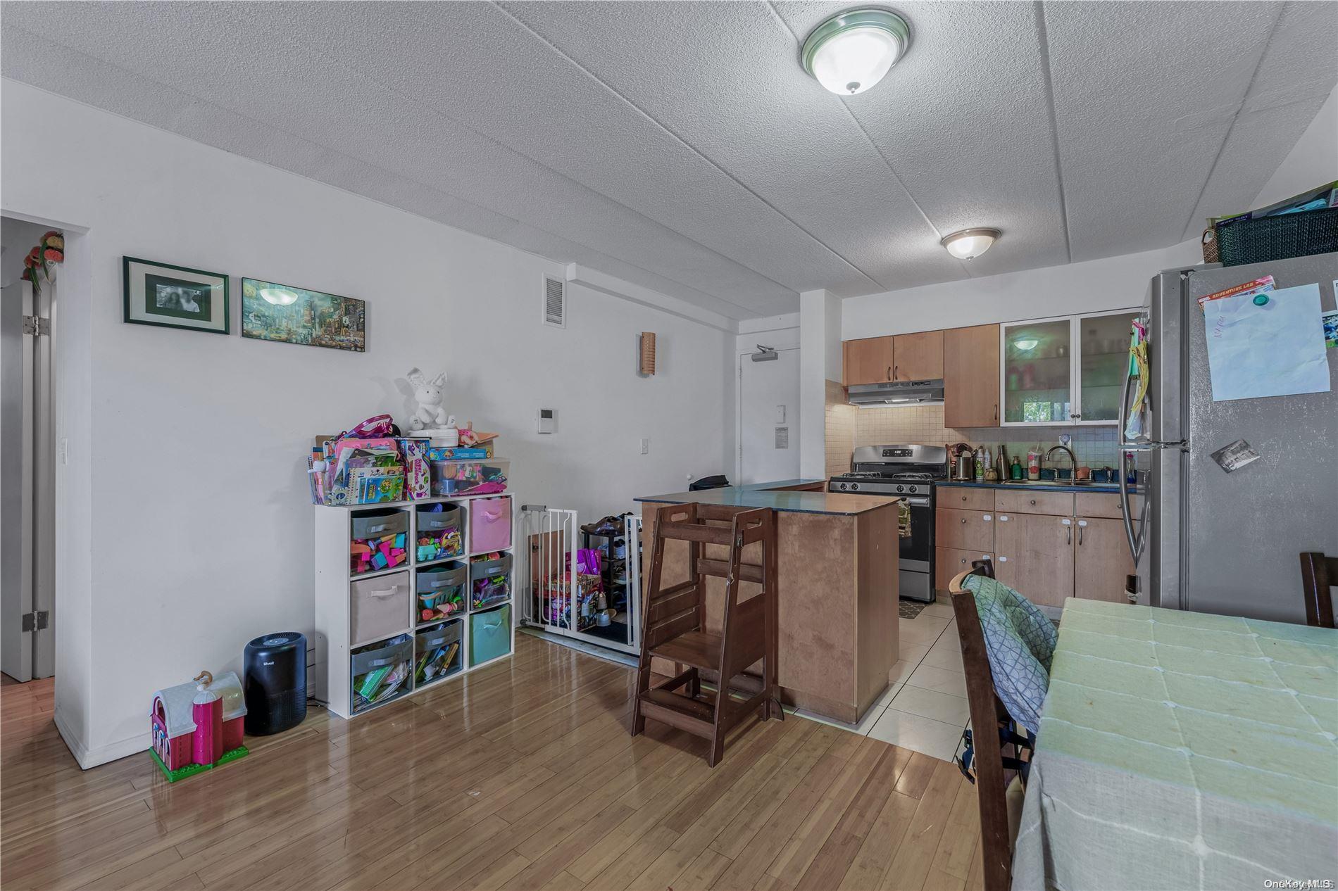 213-02 42 Avenue 4e Property Photo 4