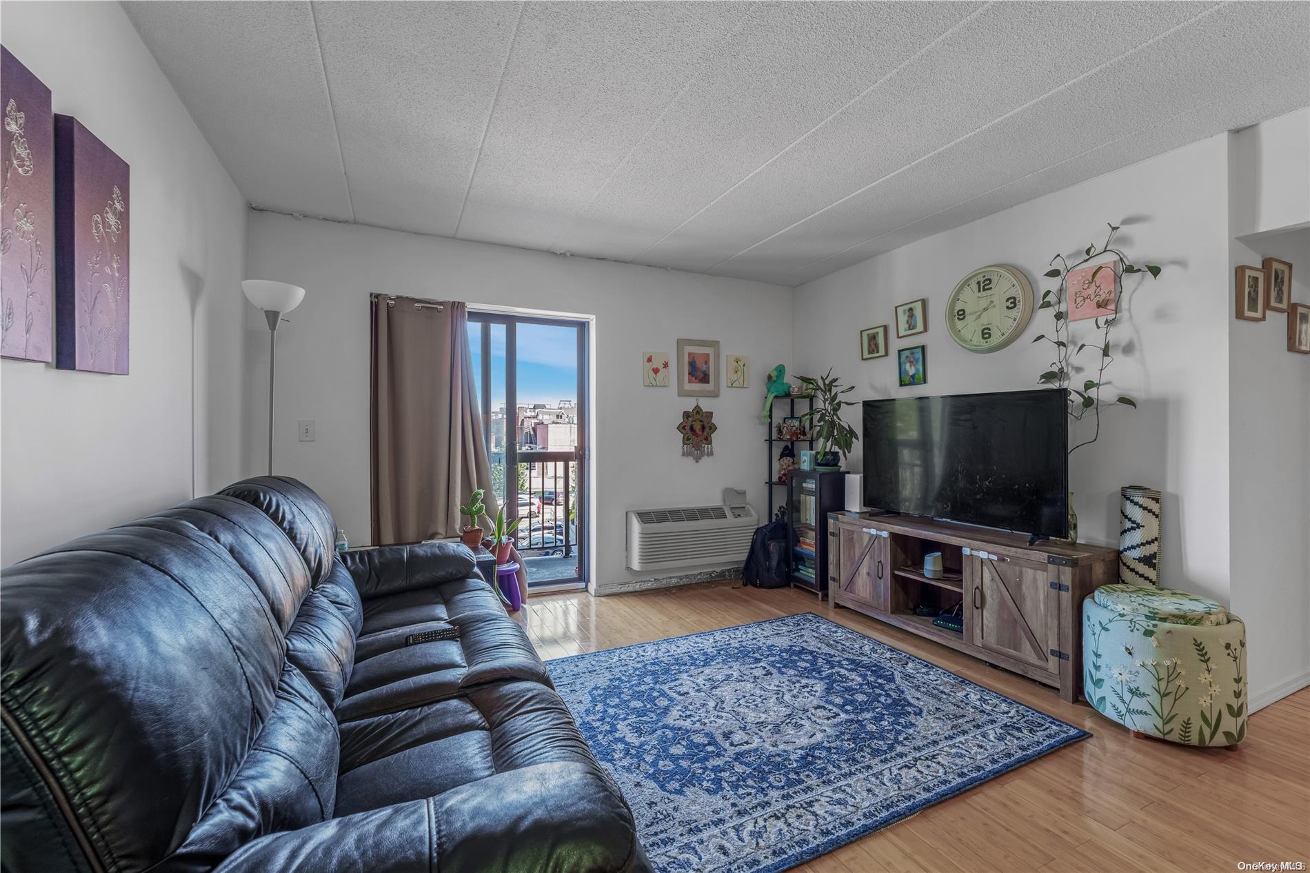 213-02 42 Avenue 4e Property Photo 5