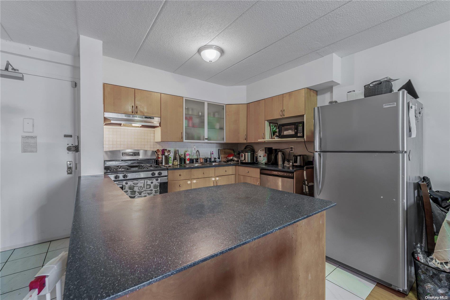213-02 42 Avenue 4e Property Photo 7