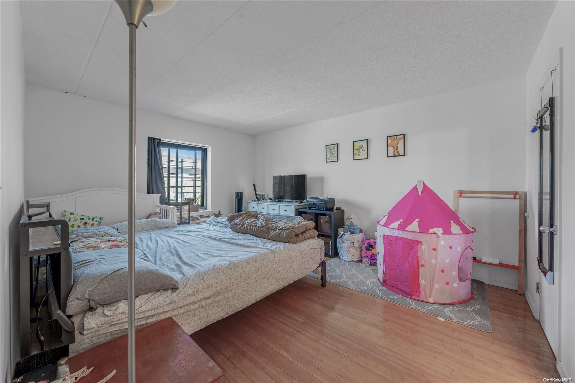 213-02 42 Avenue 4e Property Photo 10