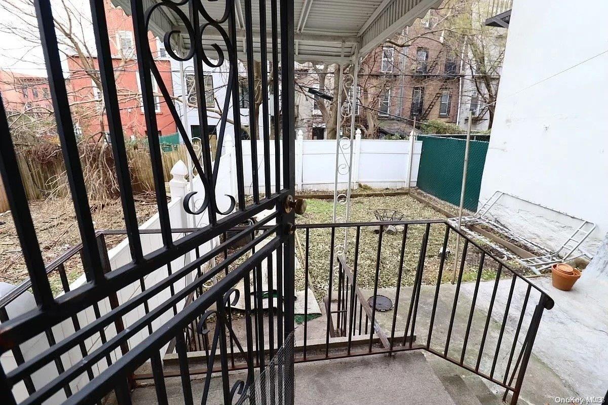974 Dekalb Avenue Property Photo 3