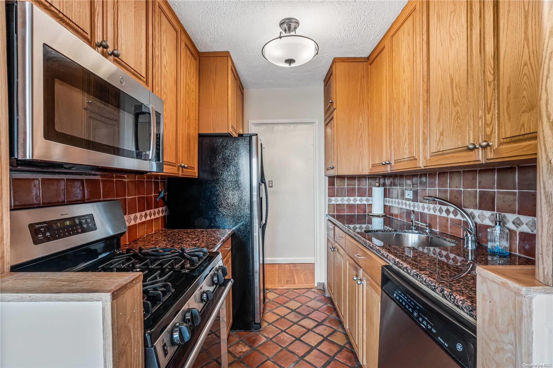 17-85 215 Street 9e Property Photo 1