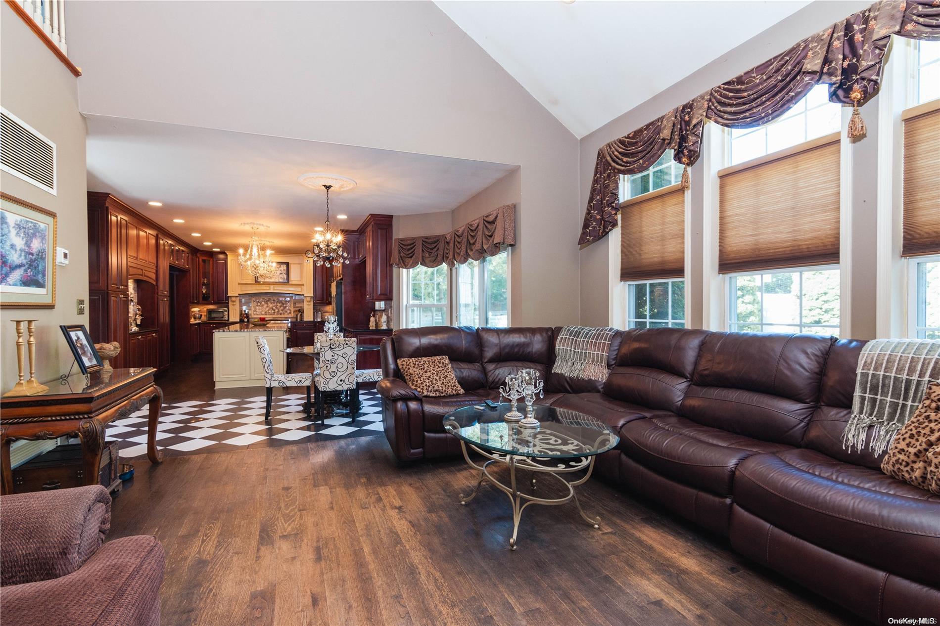 25 Whispering Woods Drive Property Photo 15