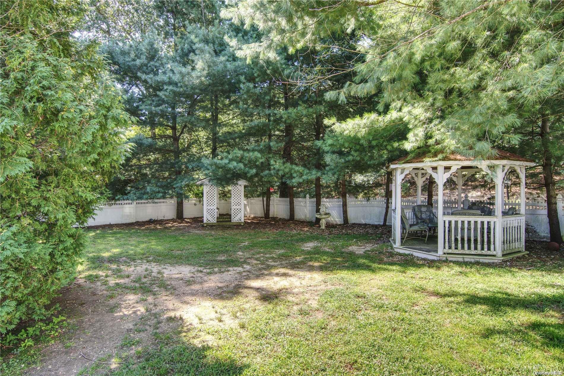 25 Whispering Woods Drive Property Photo 31