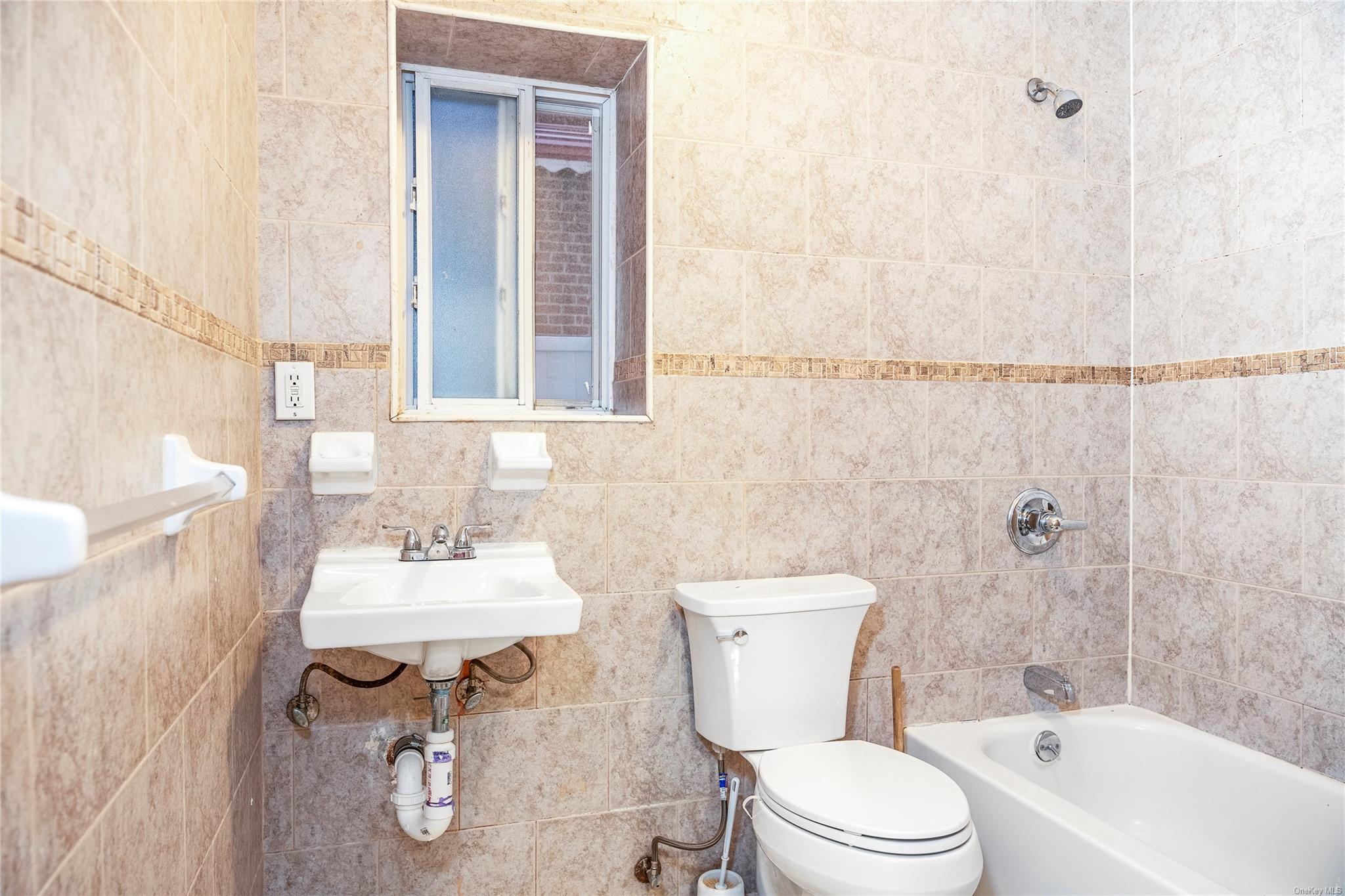 197-21 Carpenter Avenue 1g Property Photo 4
