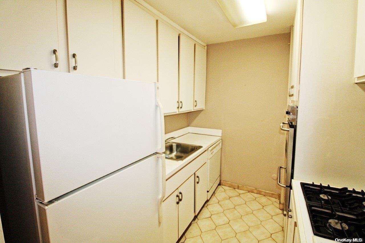 50 Hillpark Avenue 2l Property Photo 6