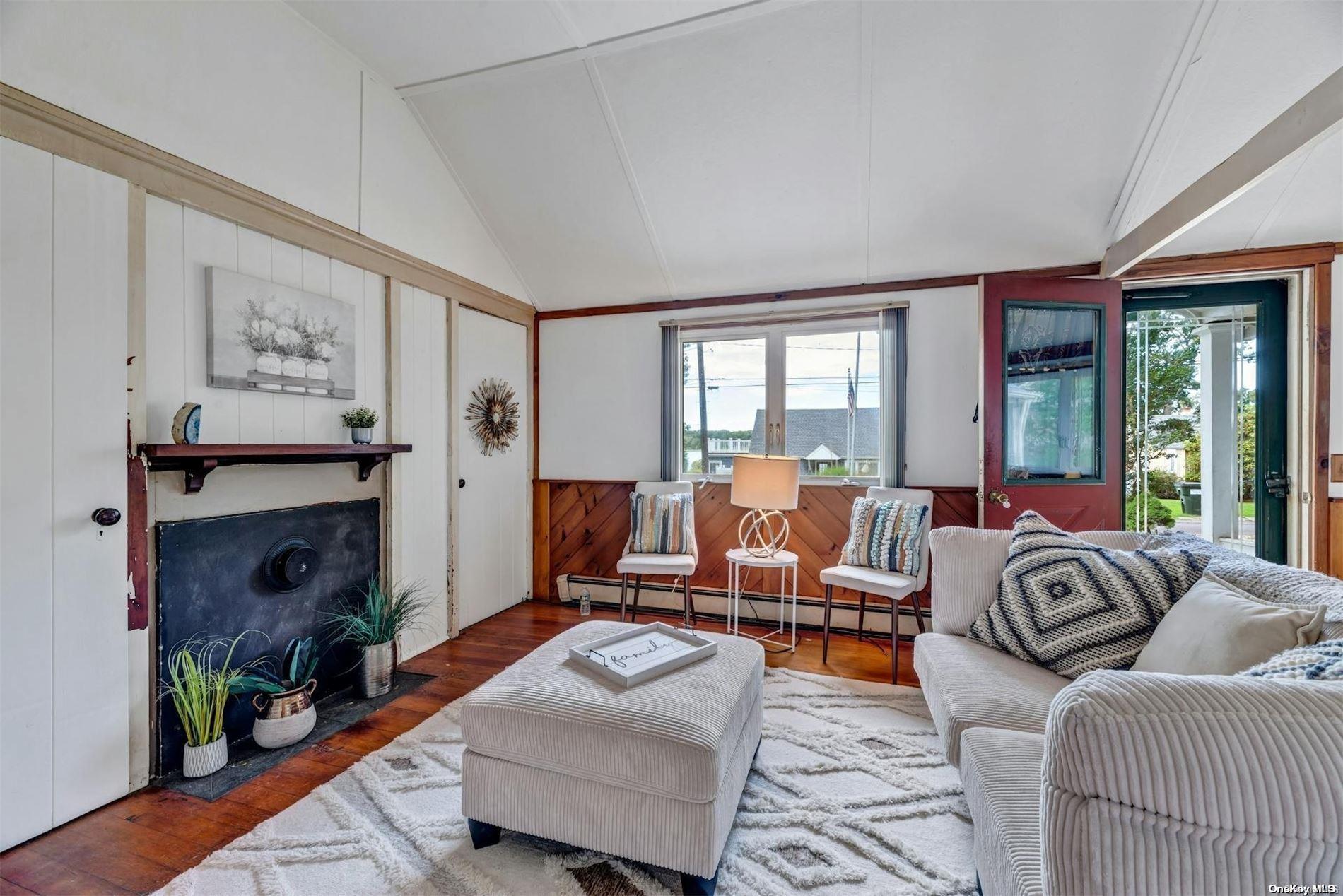 875 Oak Avenue Property Photo 4