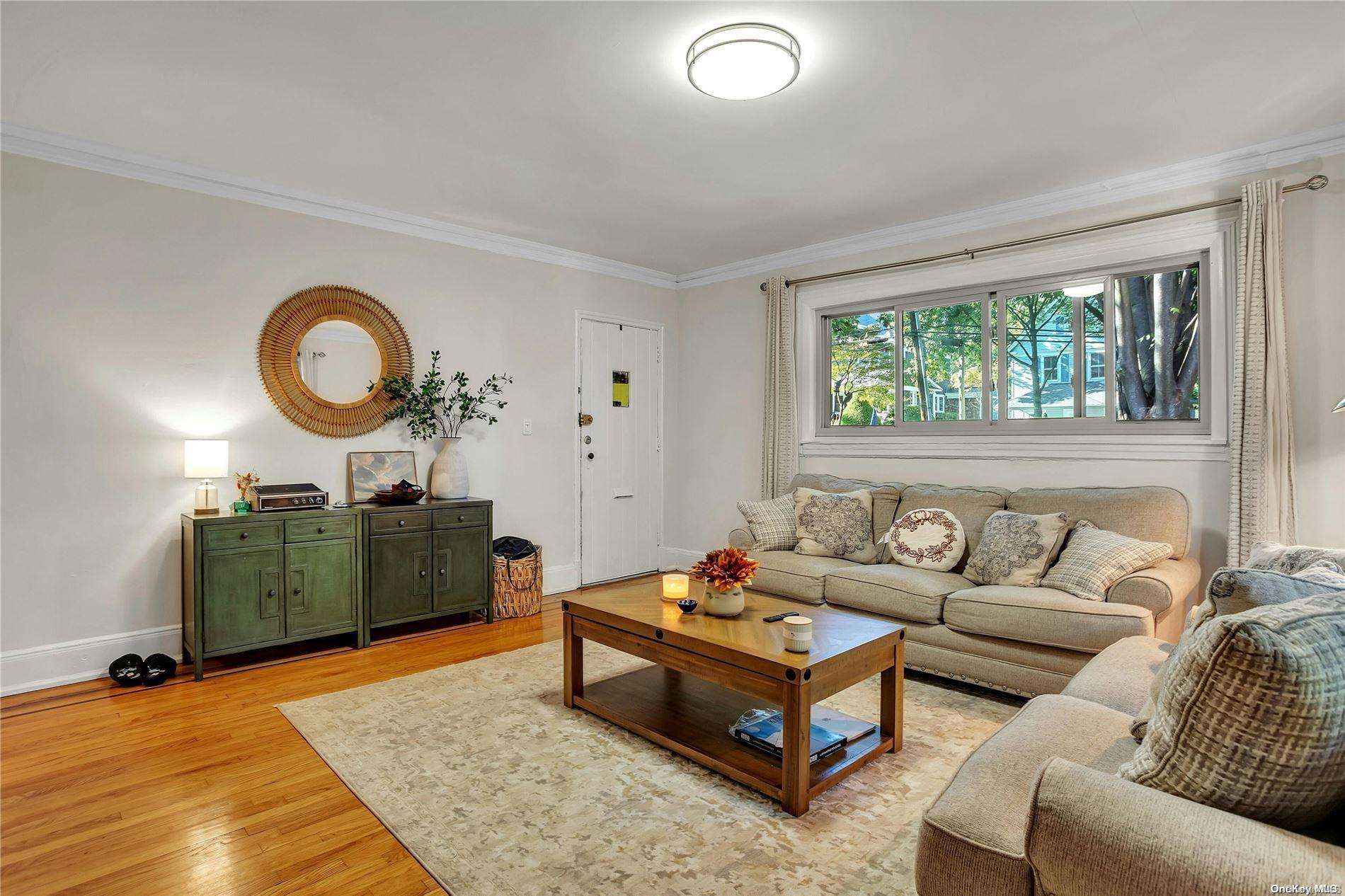 242-16 Pine Street Property Photo 6