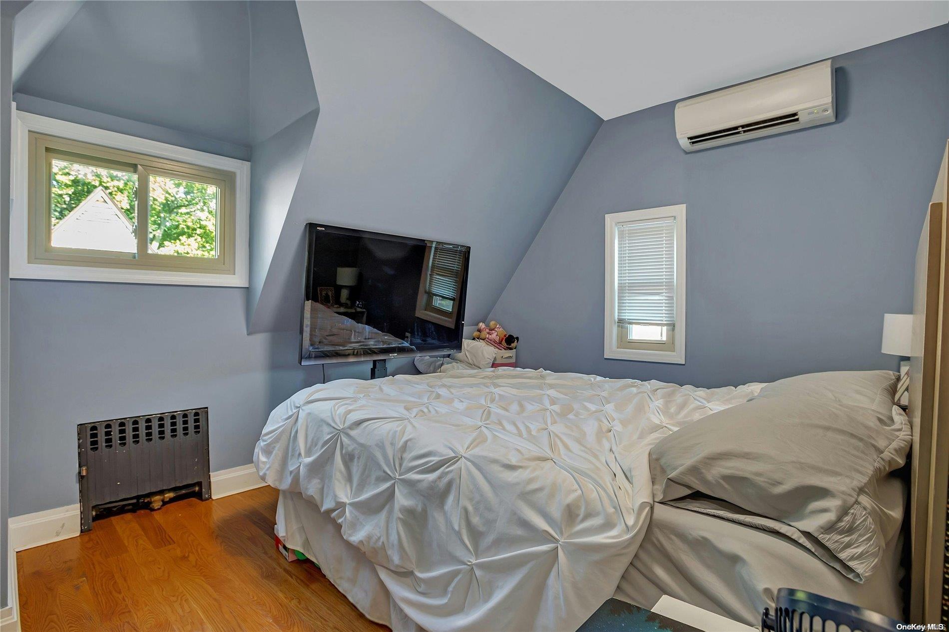 242-16 Pine Street Property Photo 24