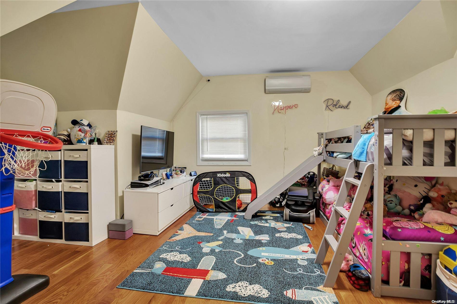 242-16 Pine Street Property Photo 26