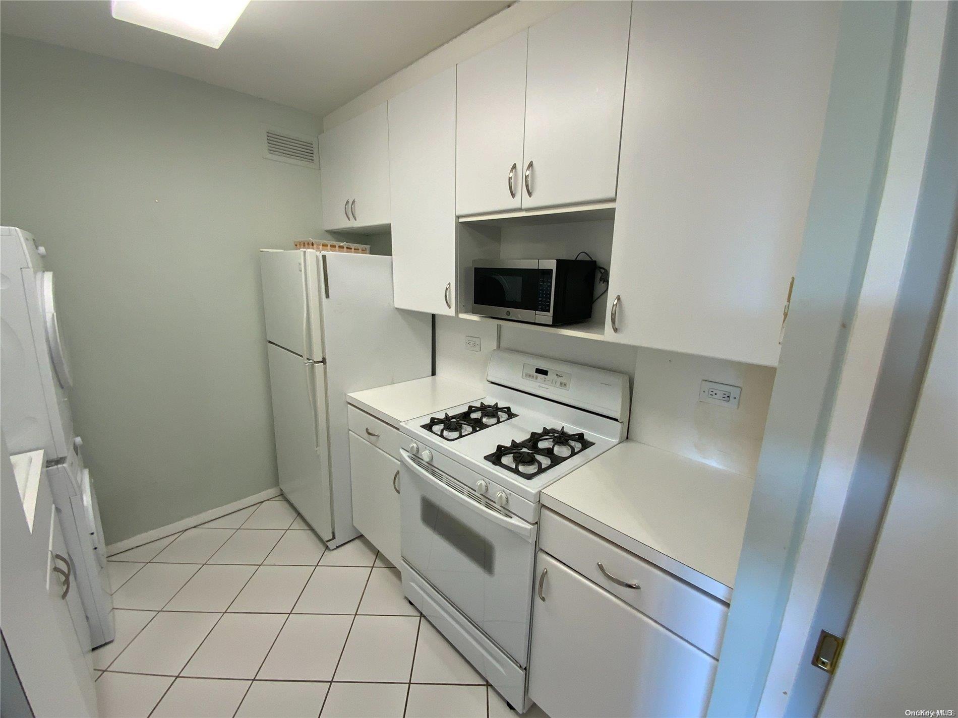 27110 Grand Central Parkway 1x Property Photo 5