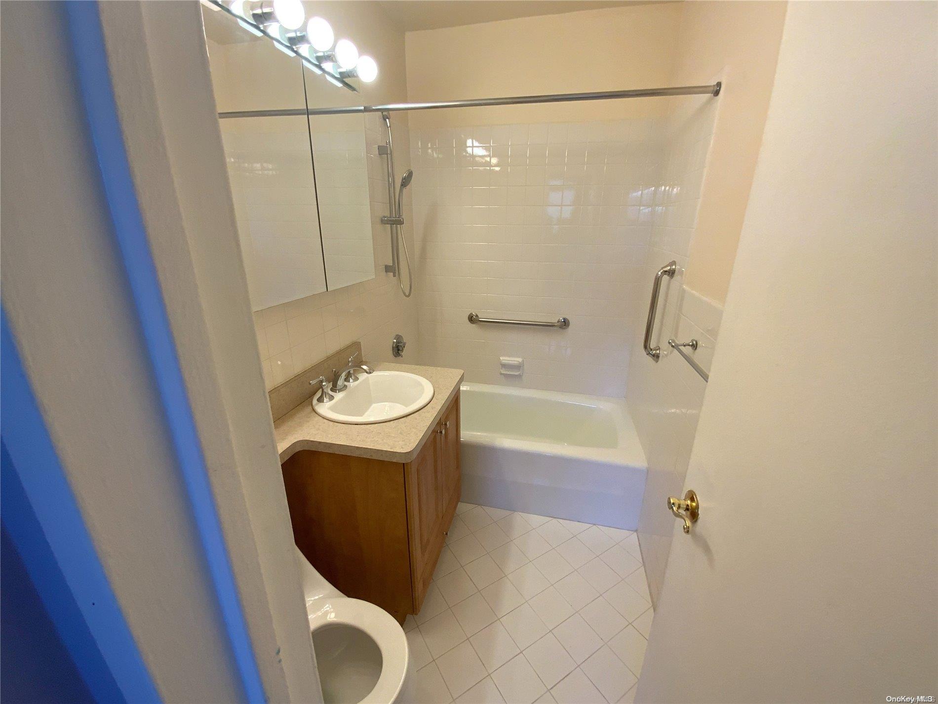 27110 Grand Central Parkway 1x Property Photo 6