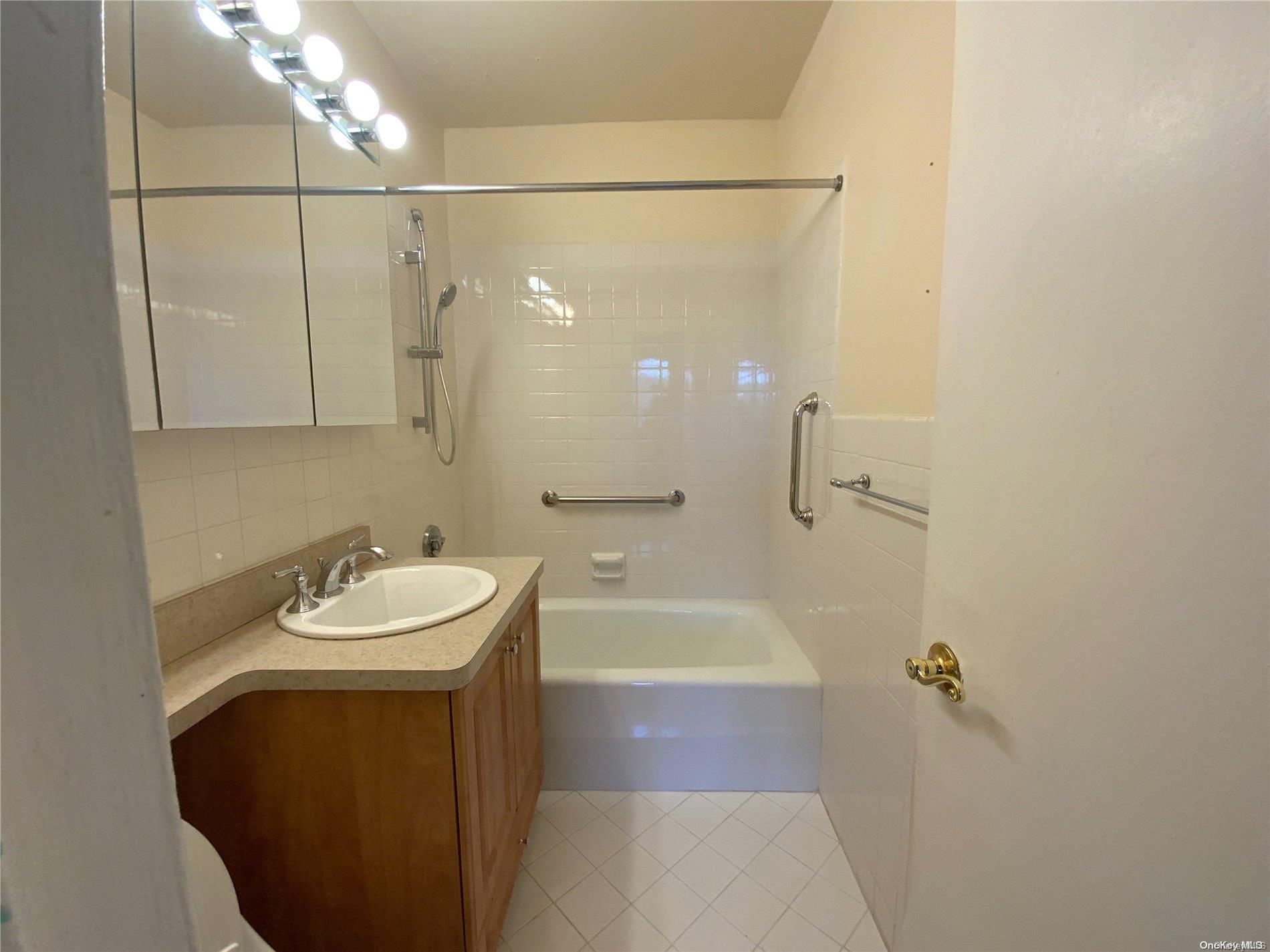 27110 Grand Central Parkway 1x Property Photo 11