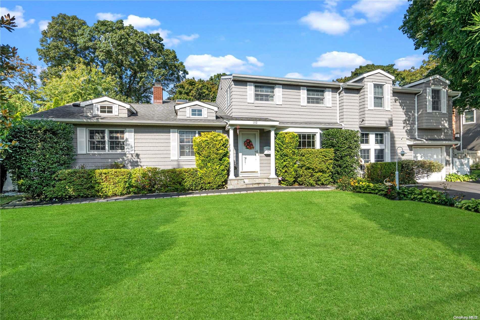 182 Connetquot Road Property Photo 2