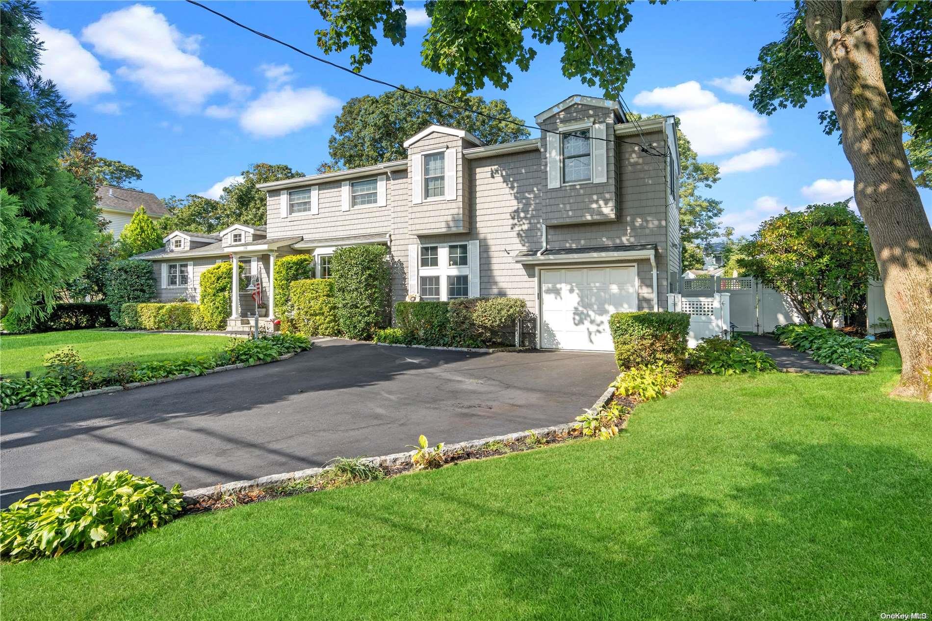 182 Connetquot Road Property Photo 3