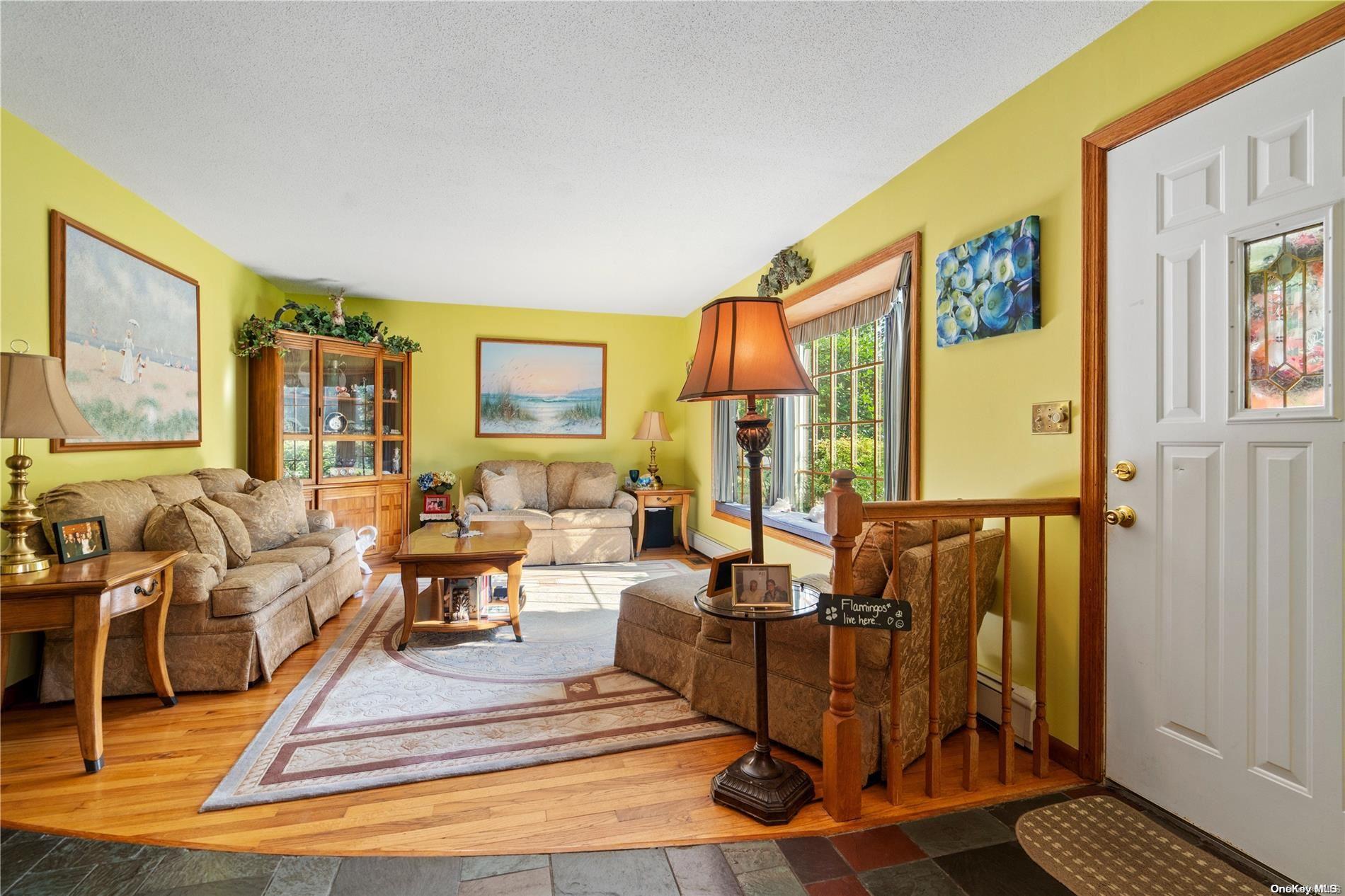 182 Connetquot Road Property Photo 12
